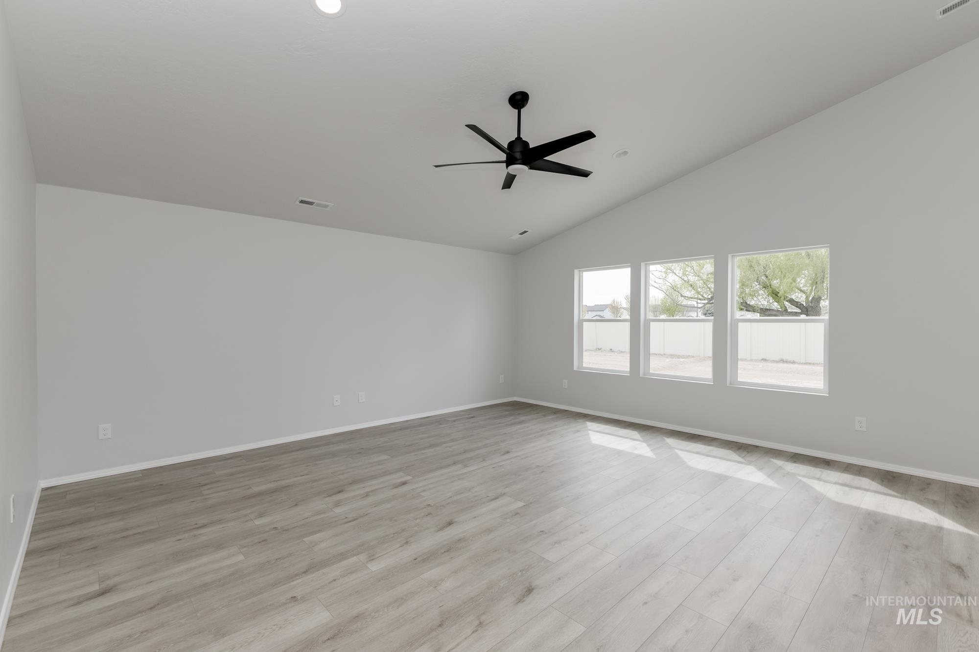 16315 Grade Ave Property Photo 11