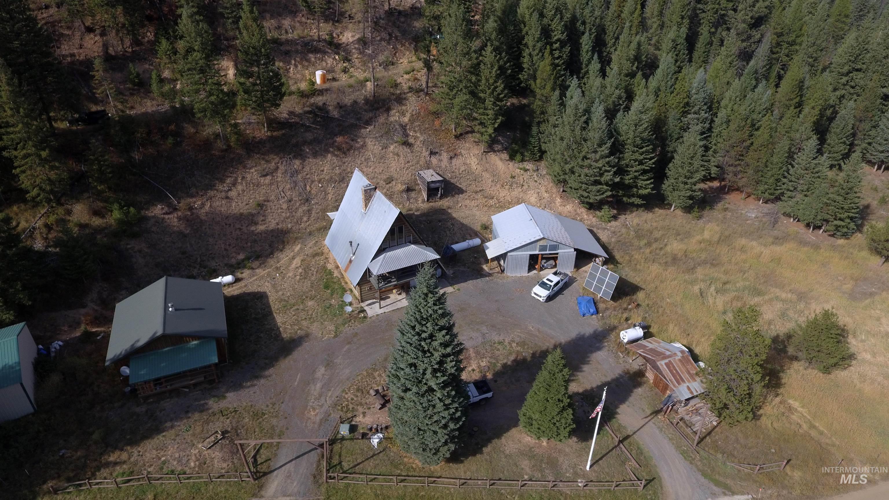 1886 & 1888 Crooked River Rd Property Photo 2