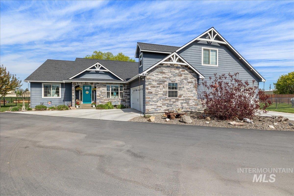 8115 Estates Property Photo