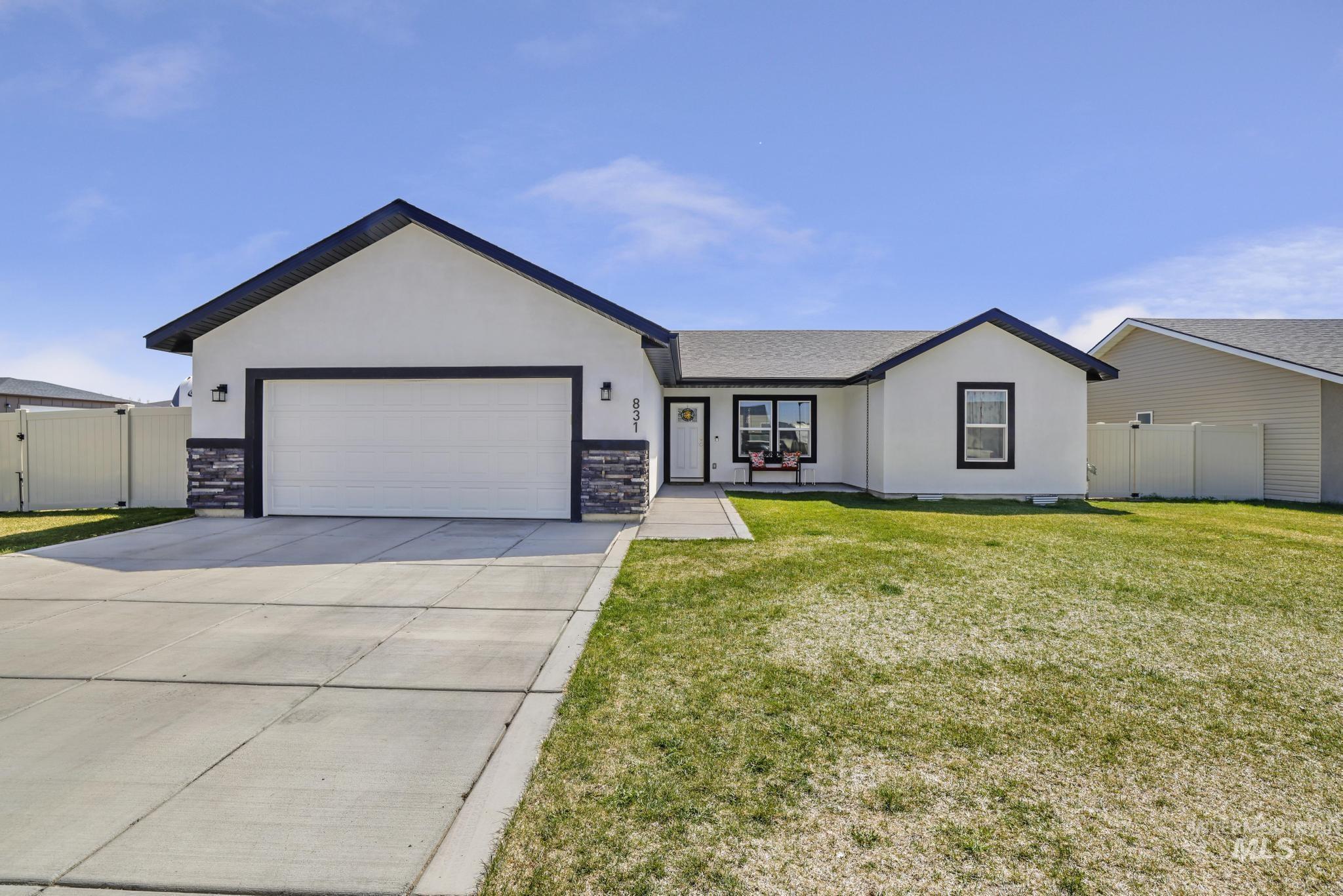831 Trapper Peak Property Photo