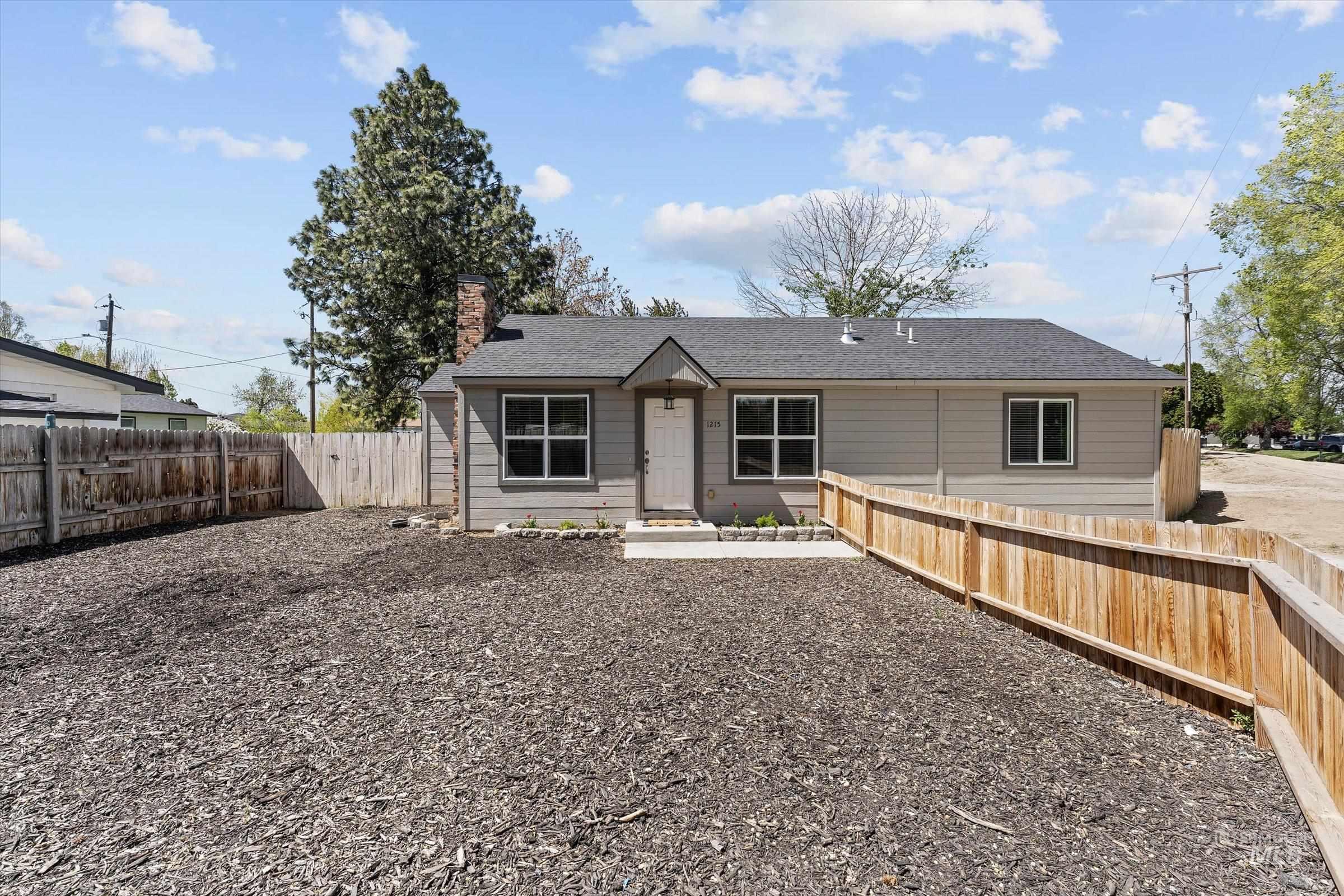 1215 N Benewah St Property Photo