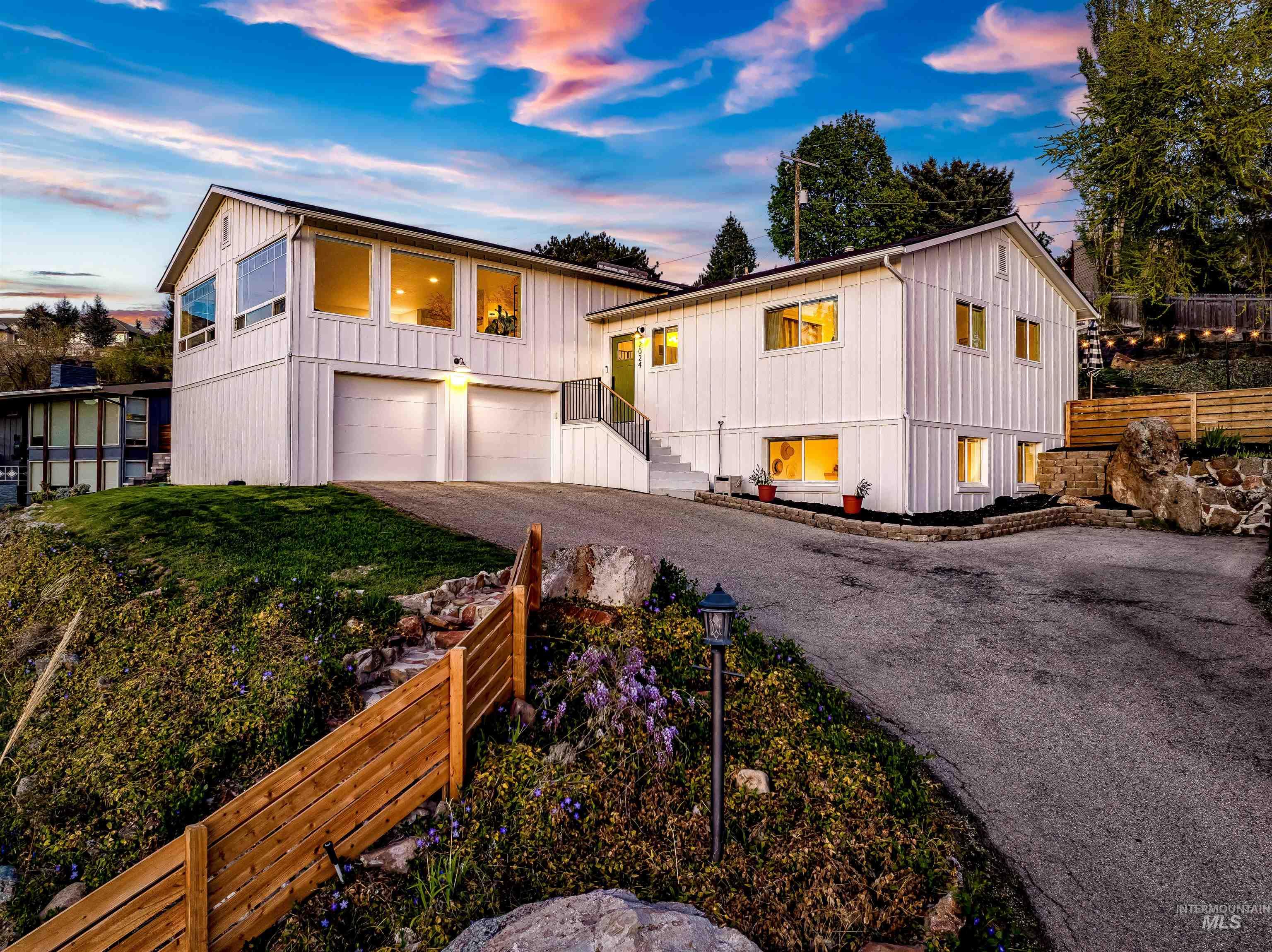 2024 S Travertine Property Photo