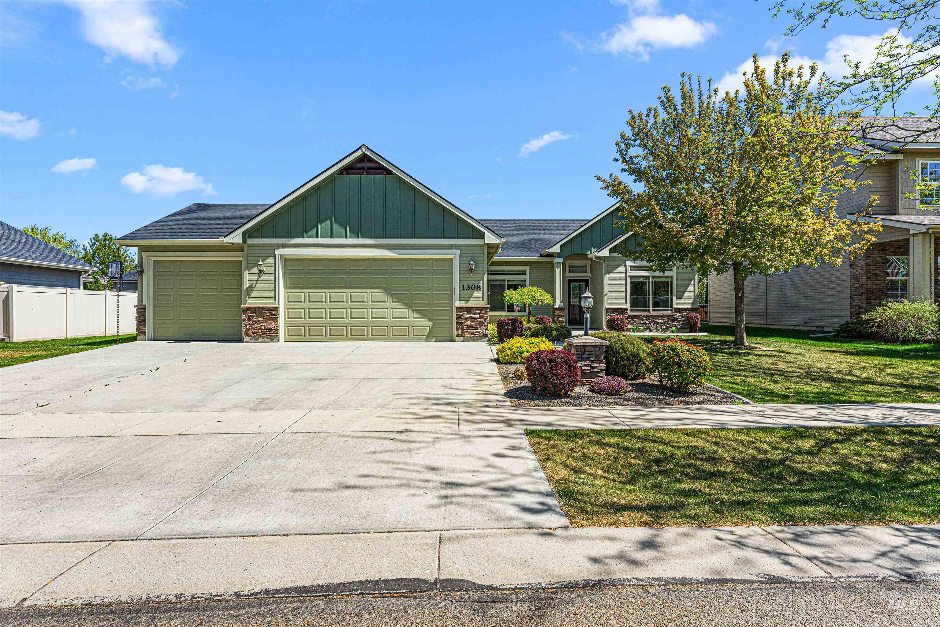 1308 S Whitewater Drive Property Photo