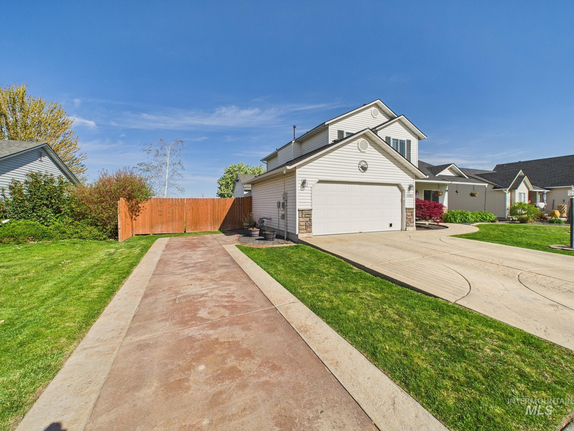 3006 Queen Anne Dr Property Photo 2
