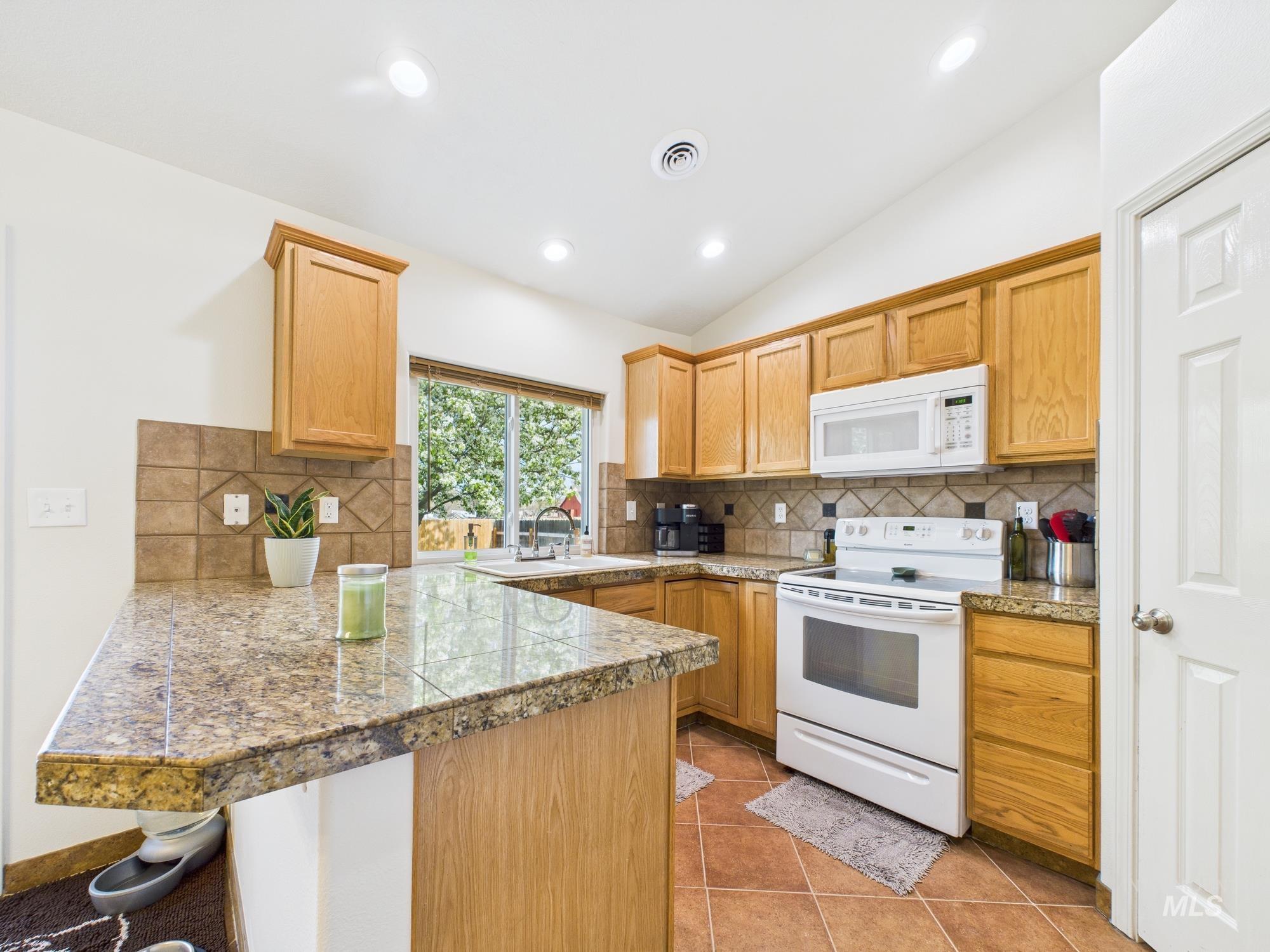 3006 Queen Anne Dr Property Photo 6