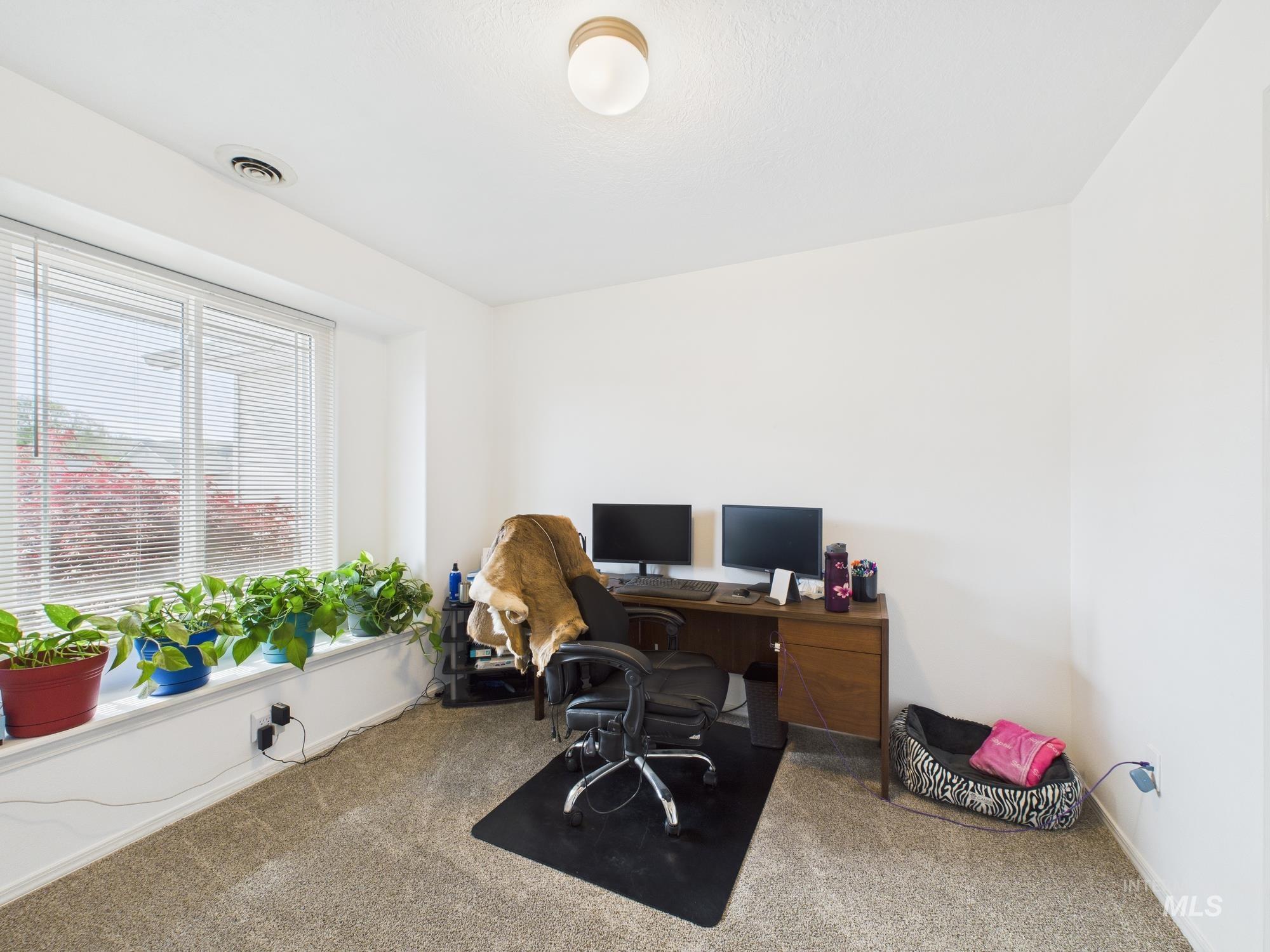 3006 Queen Anne Dr Property Photo 13