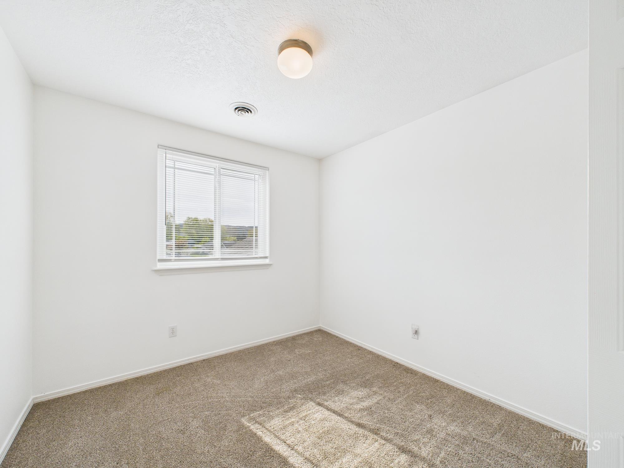 3006 Queen Anne Dr Property Photo 22