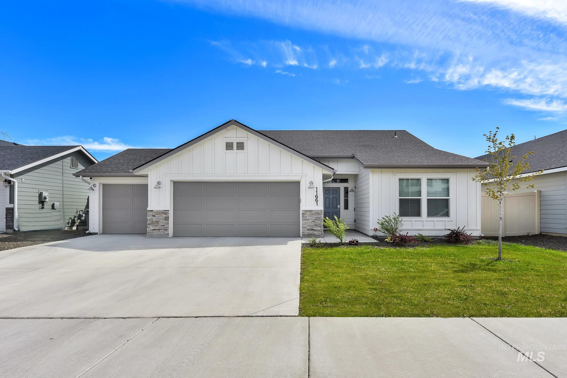 11661 W Rose Lake St Property Photo