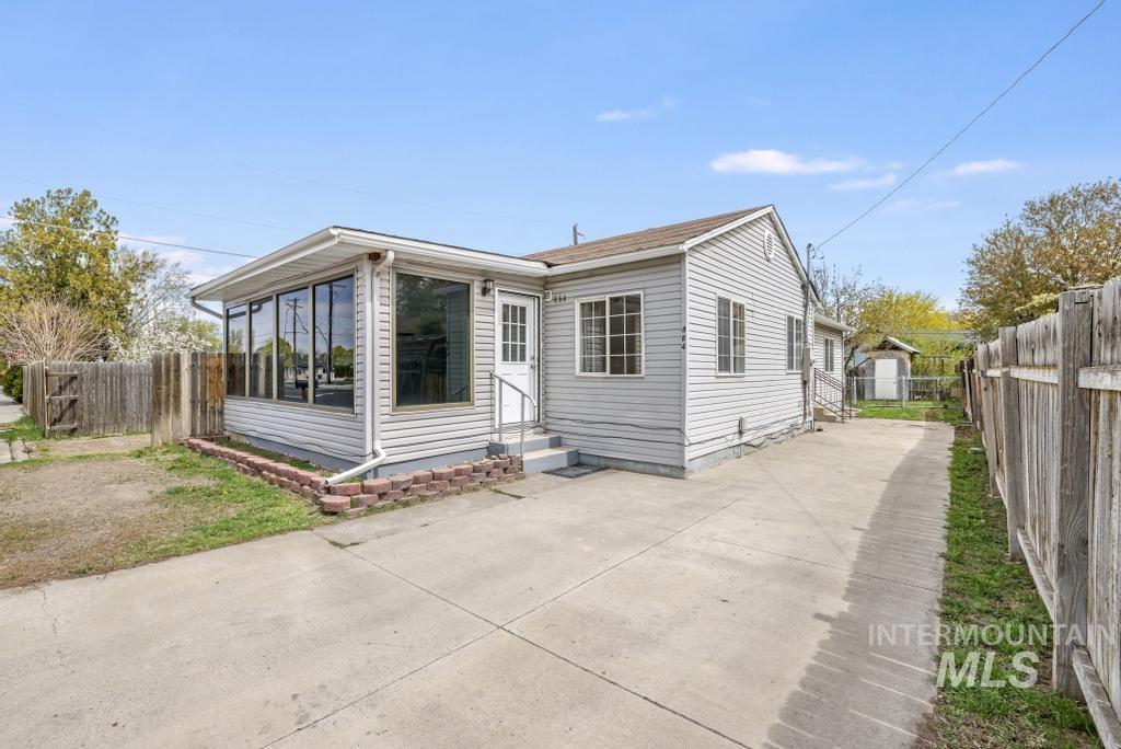 884 Sparks Street Property Image