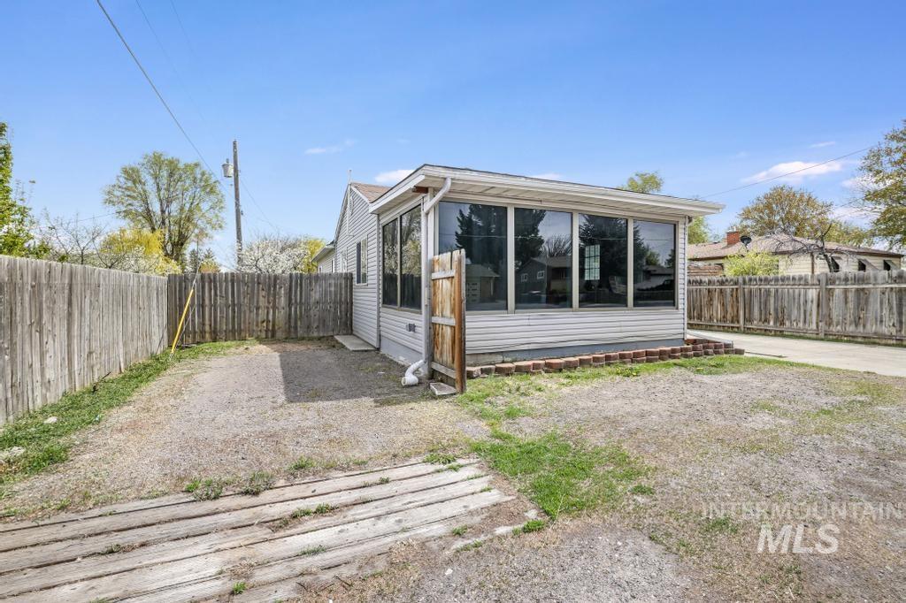 884 Sparks Street Property Photo 2