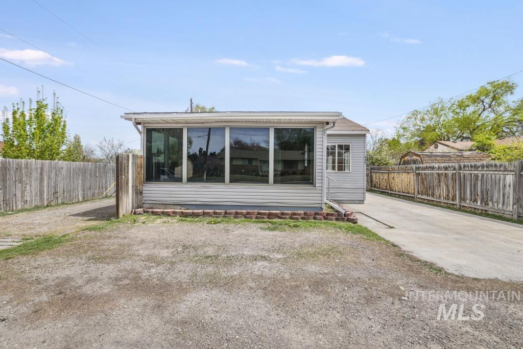 884 Sparks Street Property Photo 3