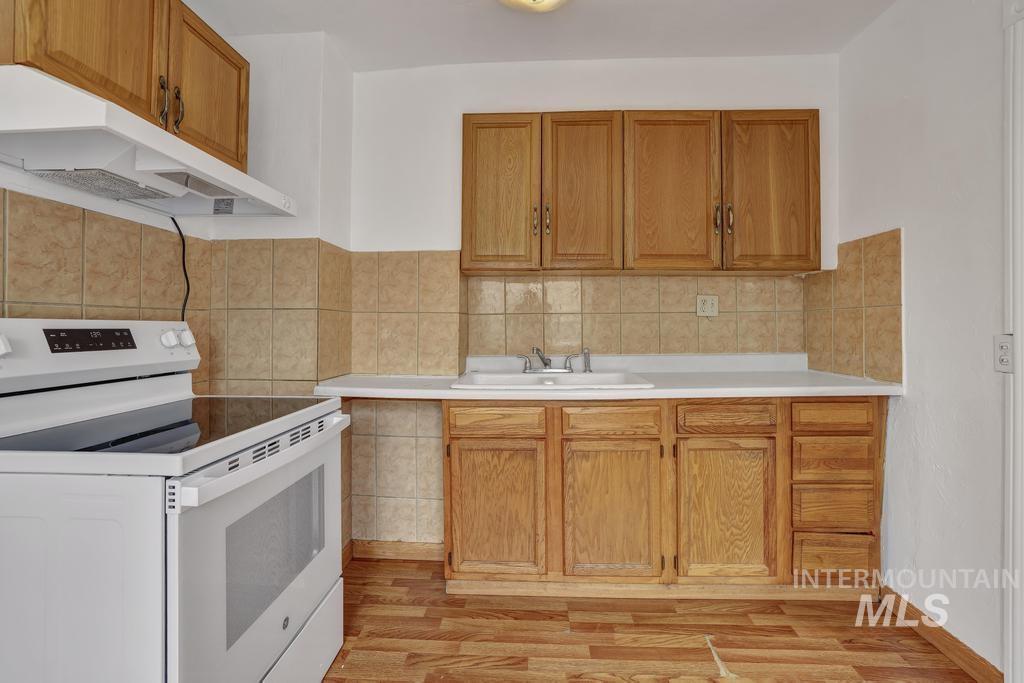 884 Sparks Street Property Photo 10