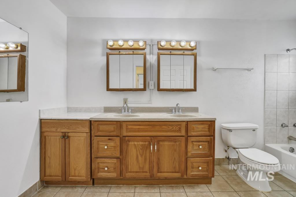 884 Sparks Street Property Photo 15