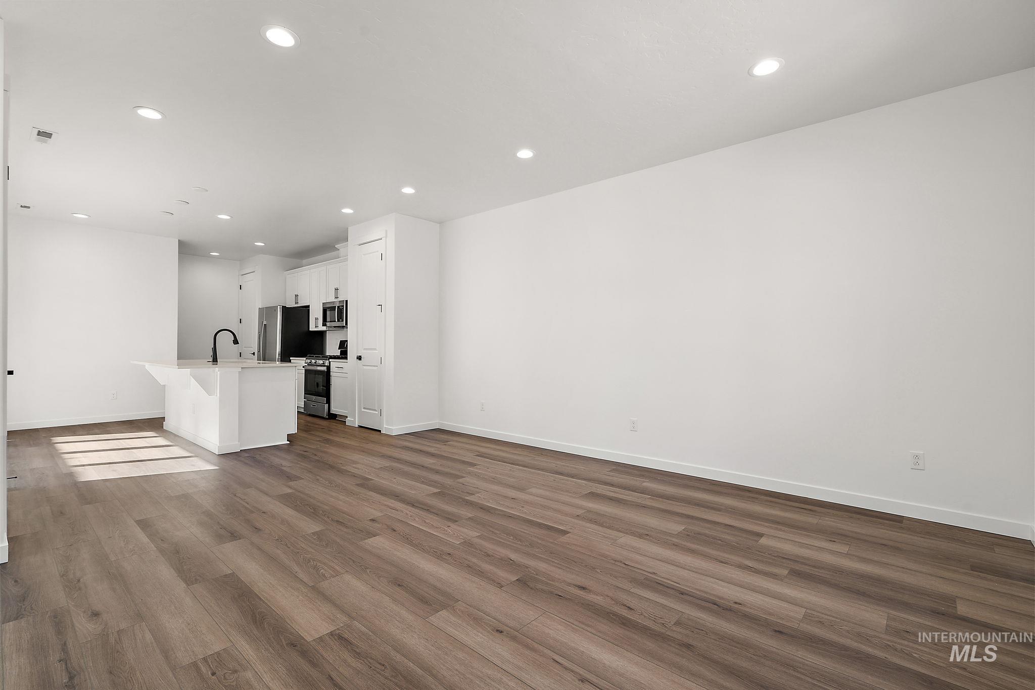 12291 W Endsley Lane Property Photo 3