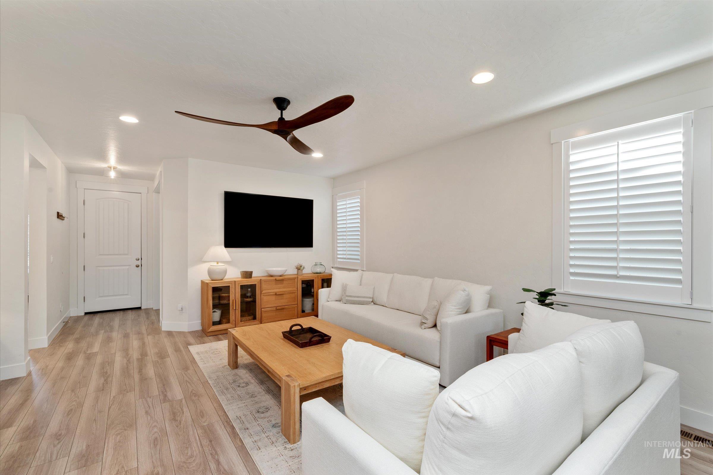 6009 W Riva Capri St Property Photo 4
