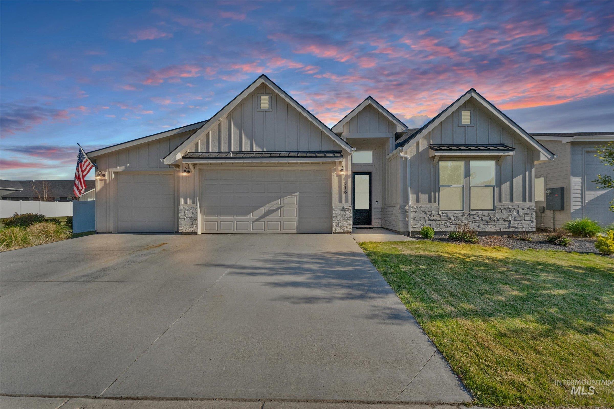 718 Glacier Street Property Photo