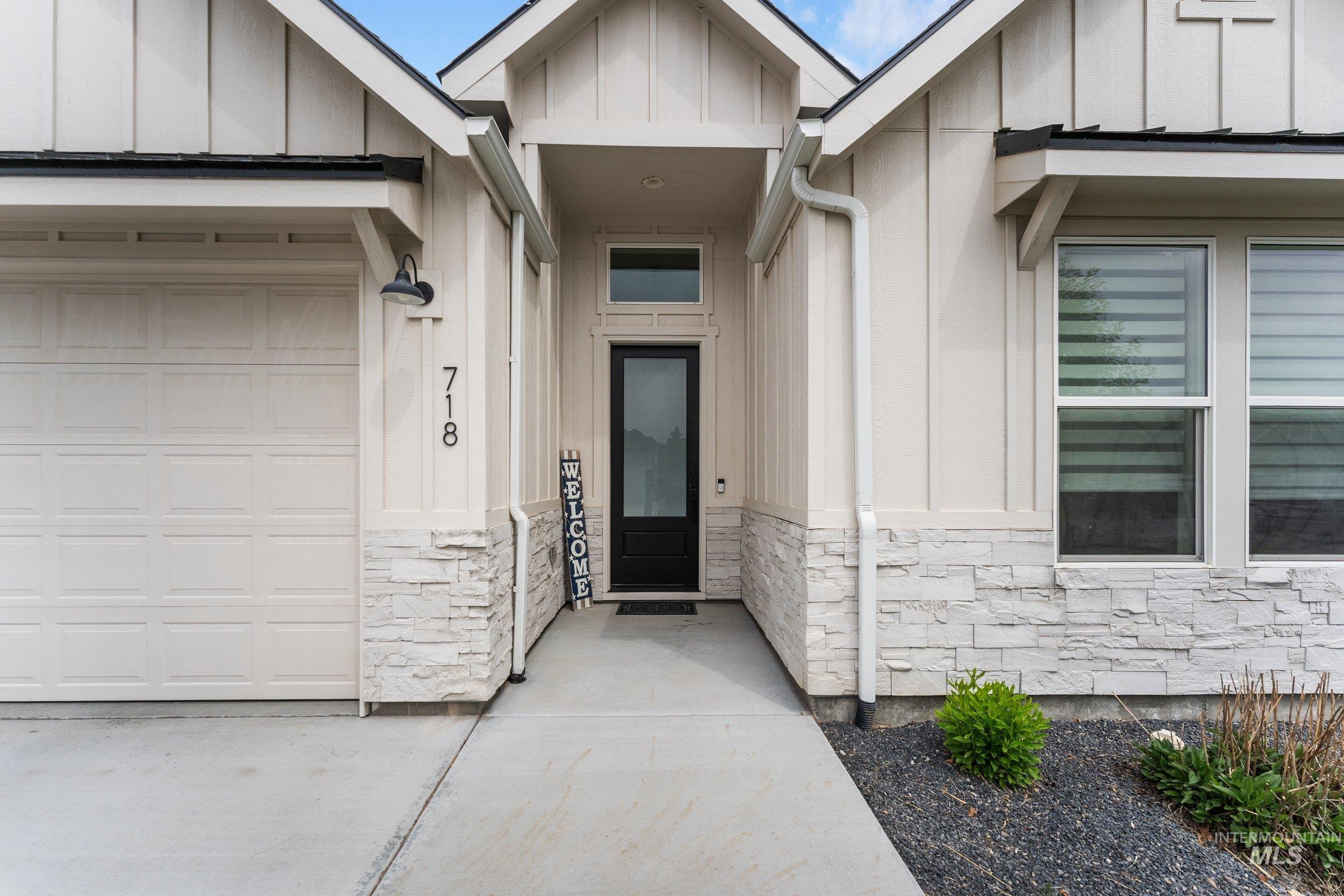718 Glacier Street Property Photo 1