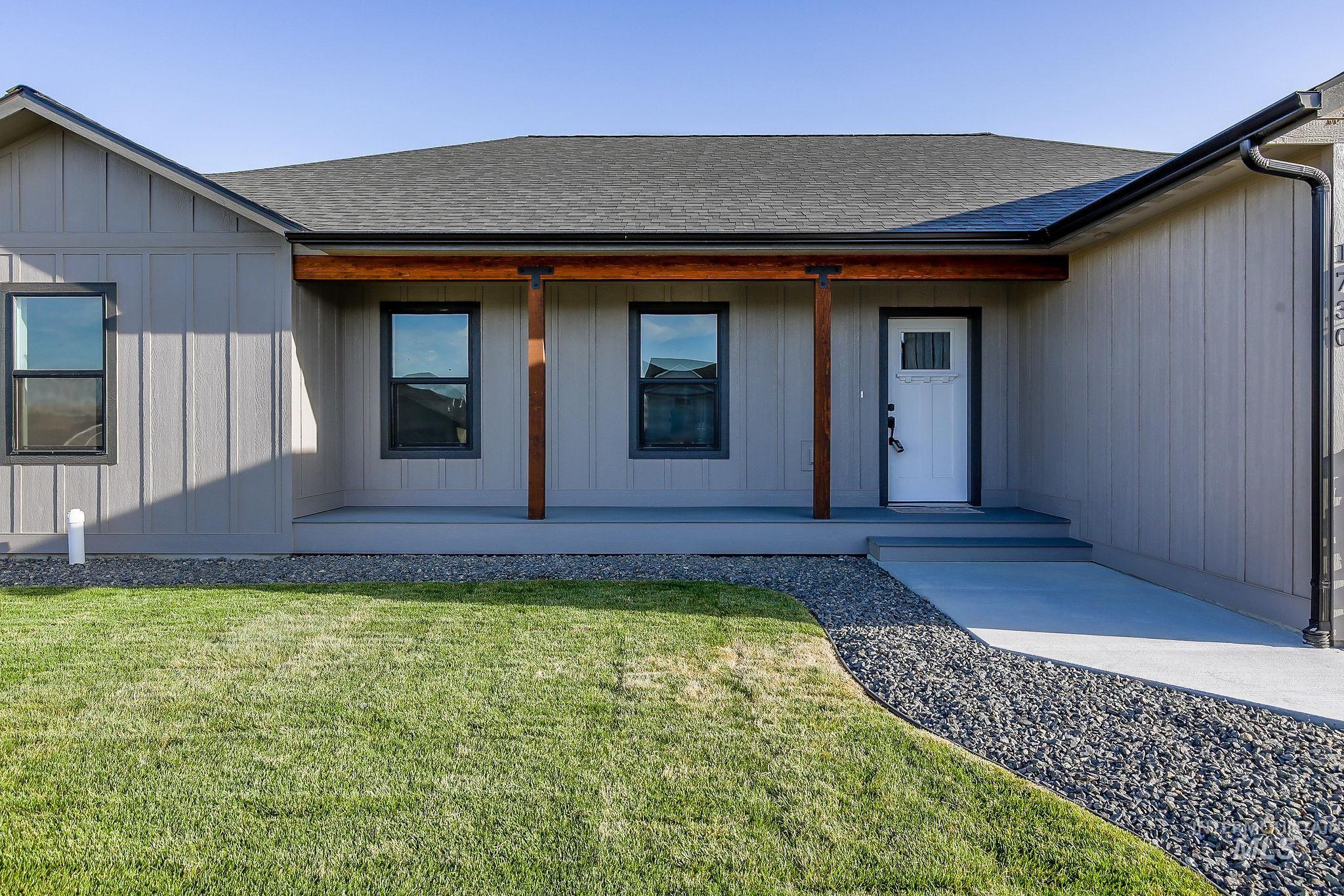 1730 Golden Hills Drive Property Photo 2
