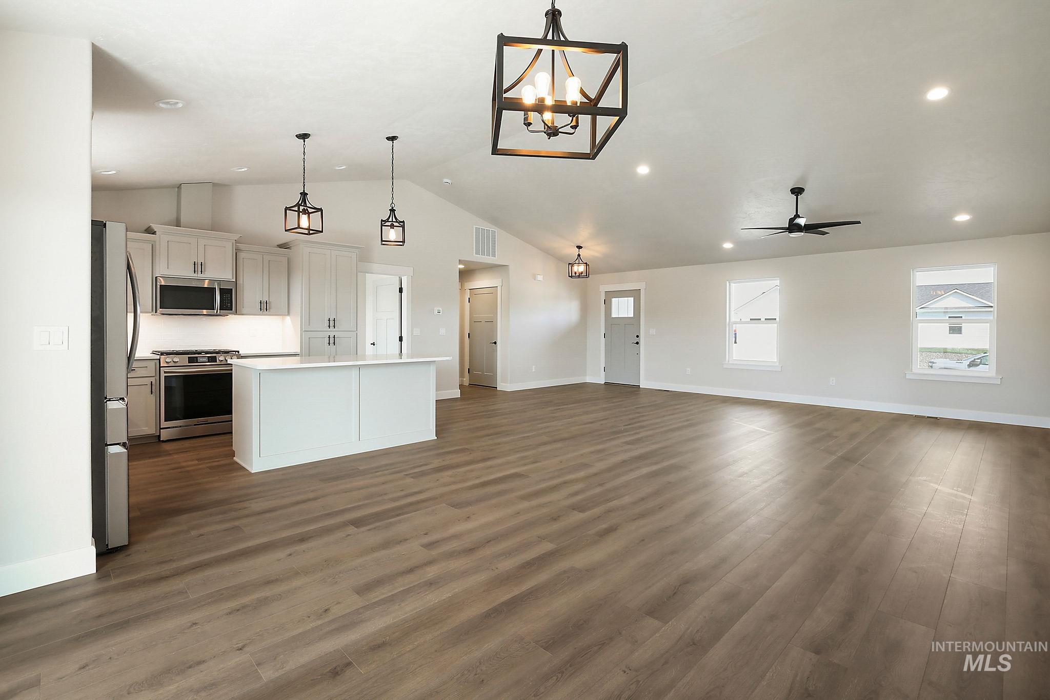 1730 Golden Hills Drive Property Photo 4