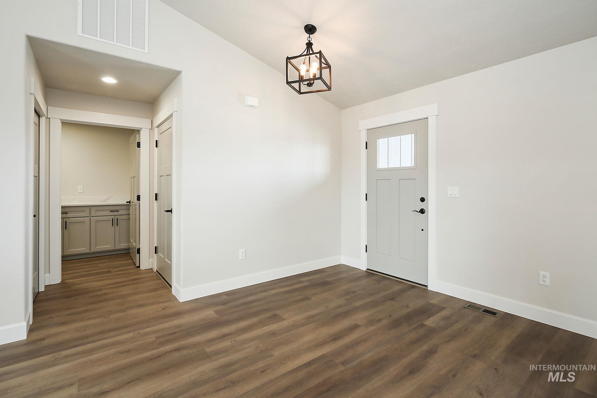 1730 Golden Hills Drive Property Photo 13