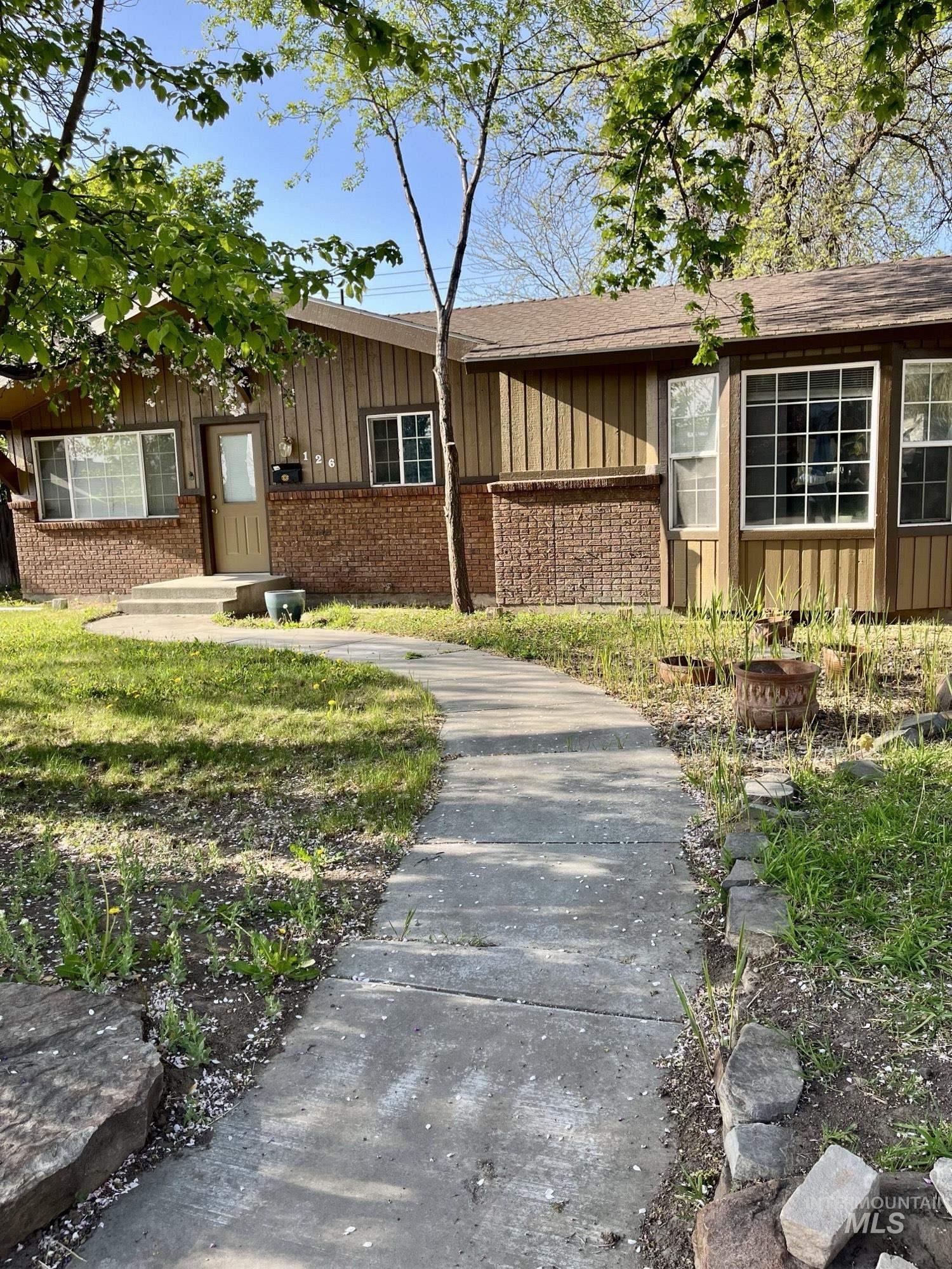 126 E King Street Property Photo