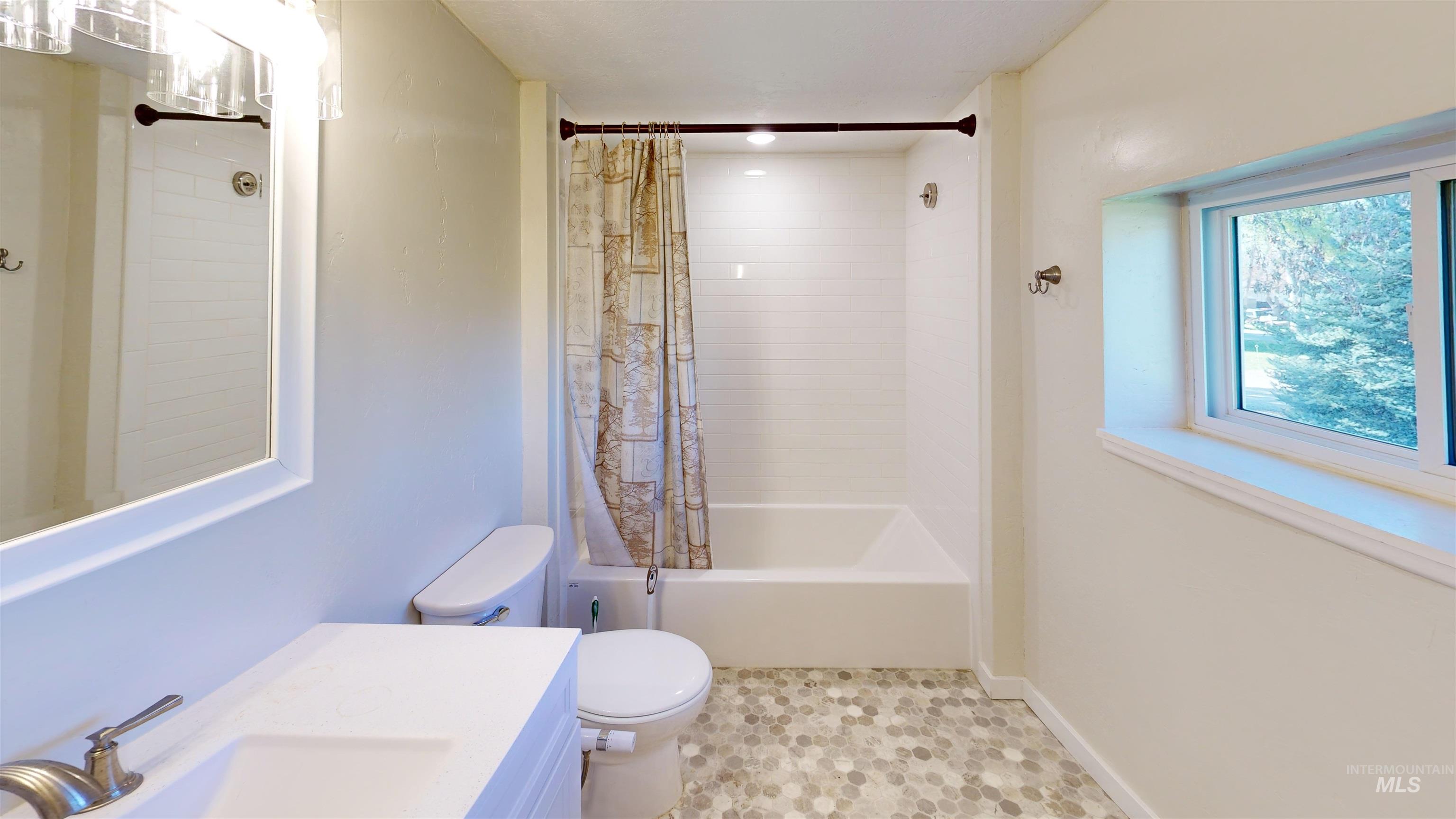 4155 W Leland Way Property Photo 10