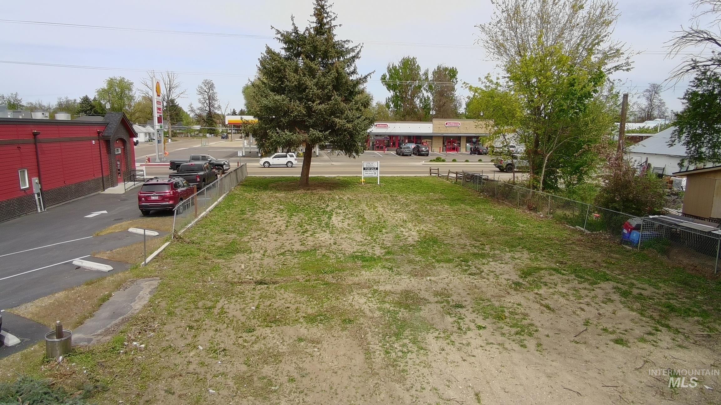 8 E Main St Property Photo