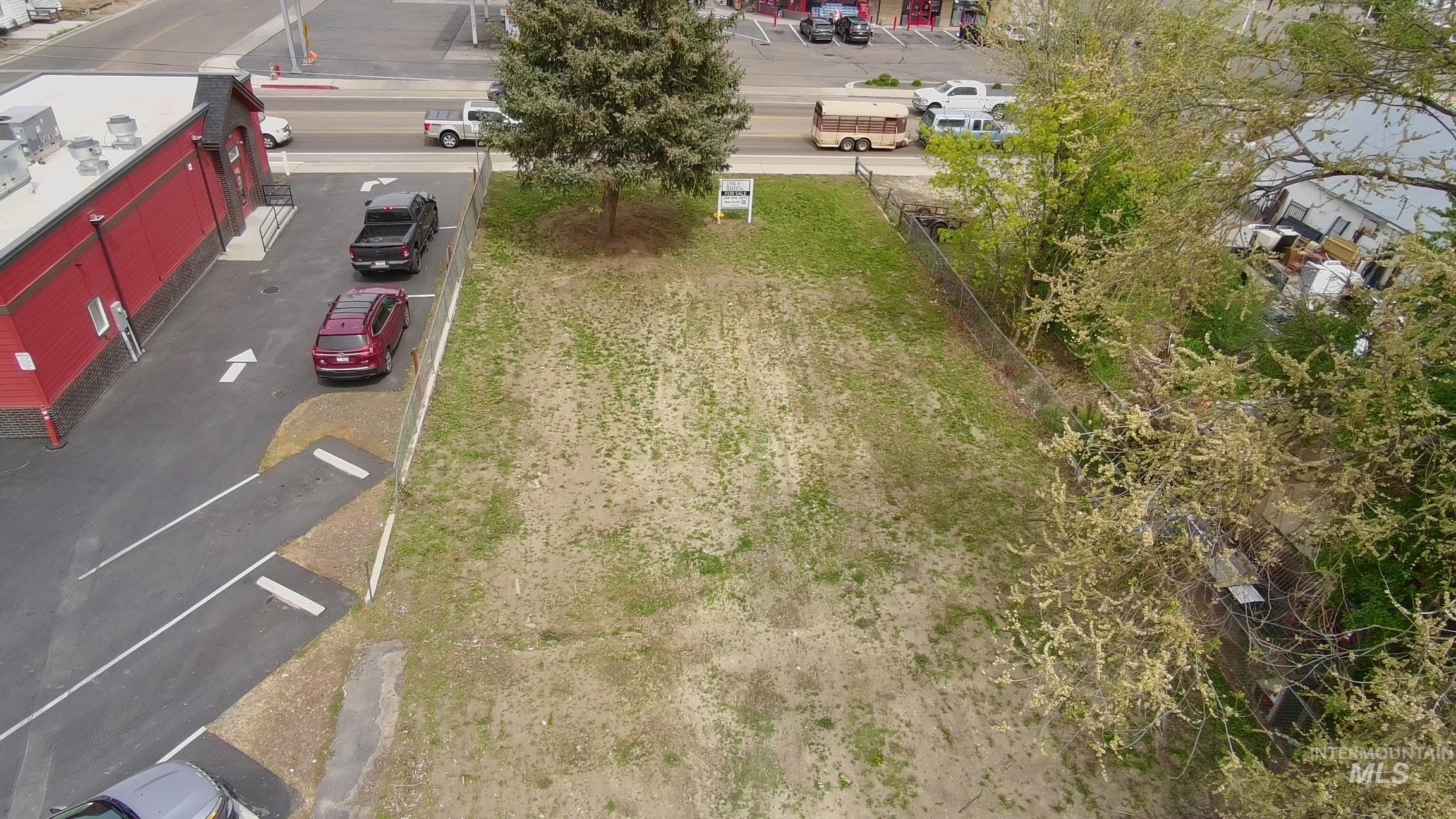 8 E Main St Property Photo 2