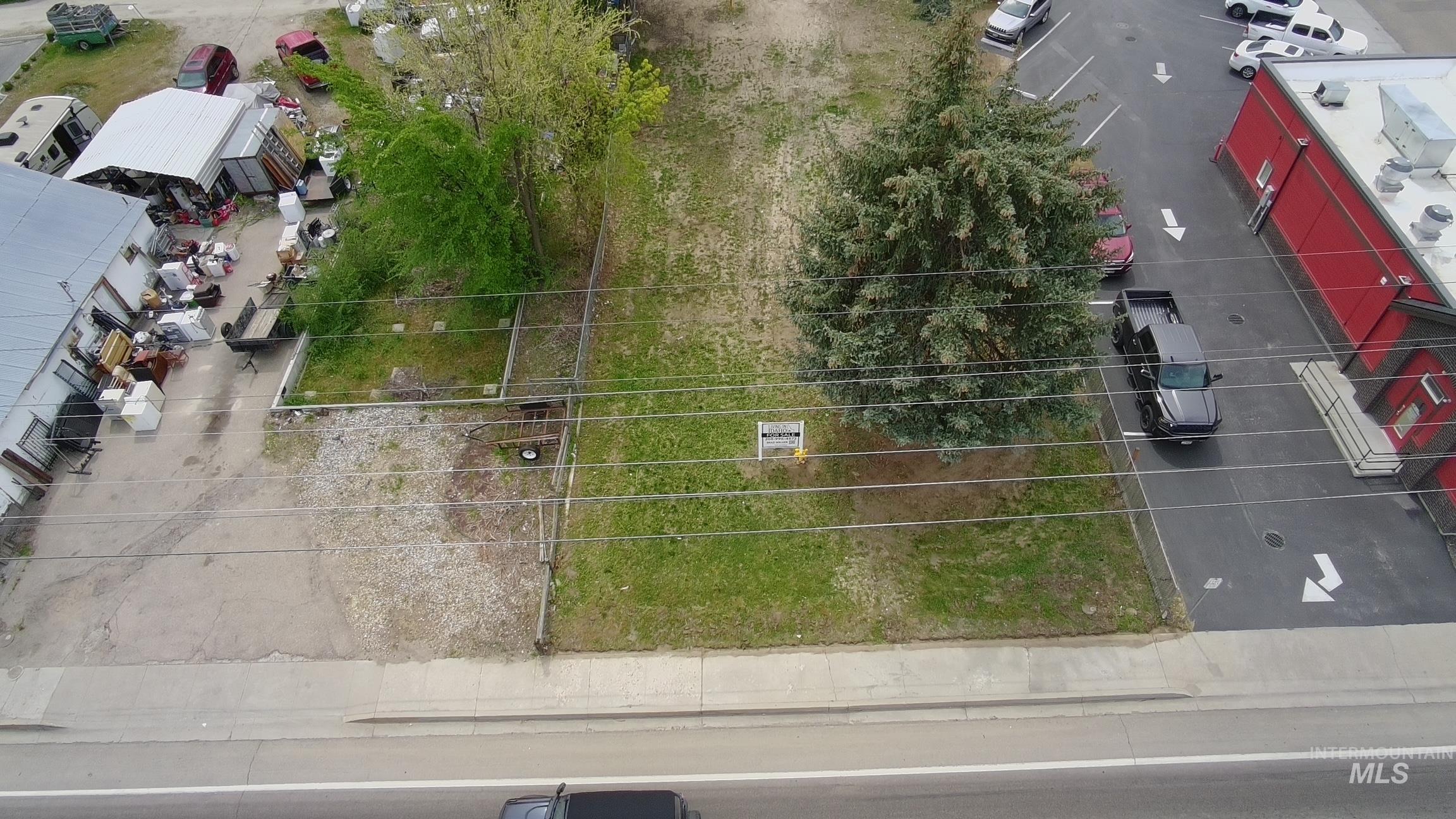 8 E Main St Property Photo 4