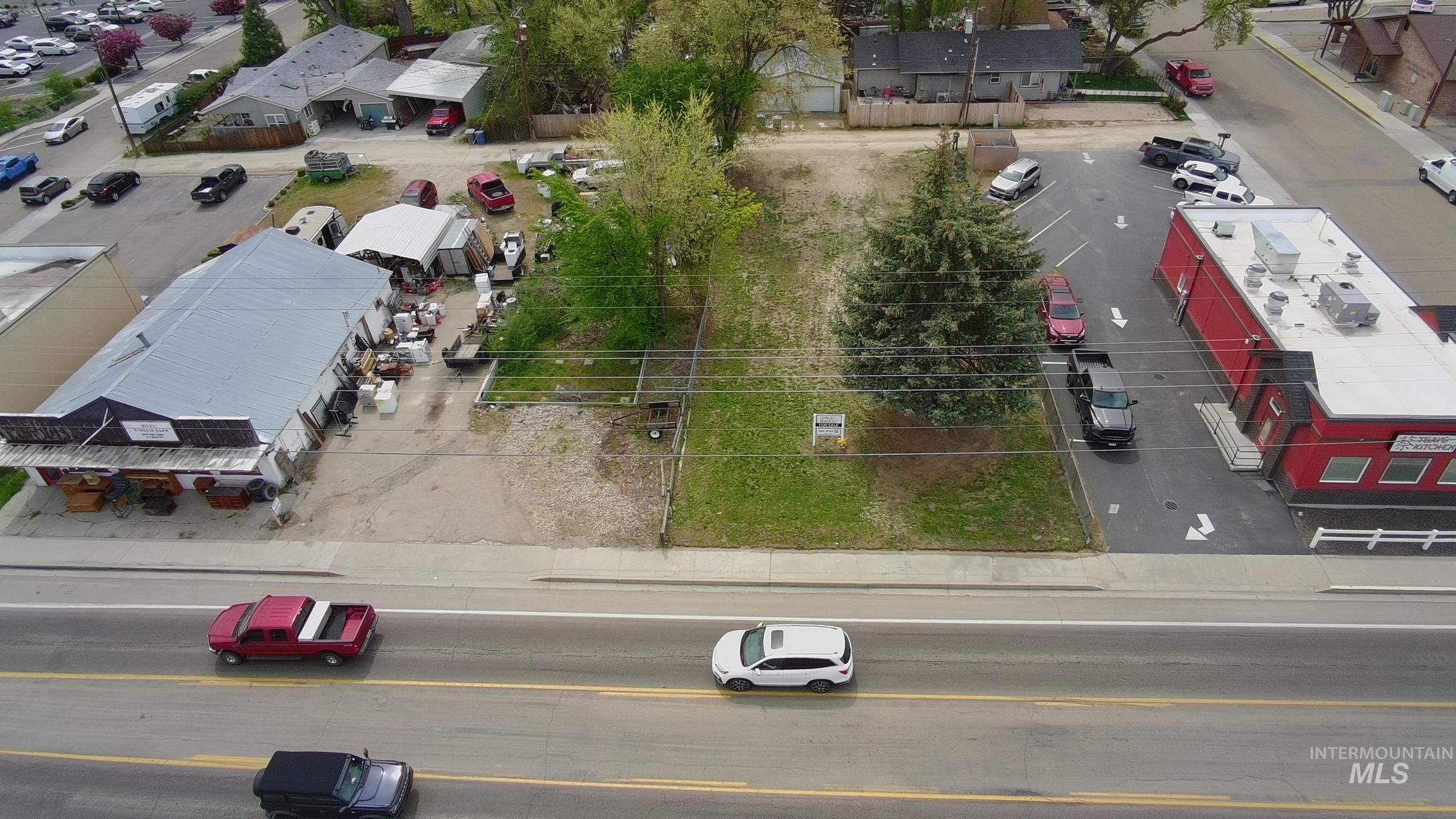 8 E Main St Property Photo 5