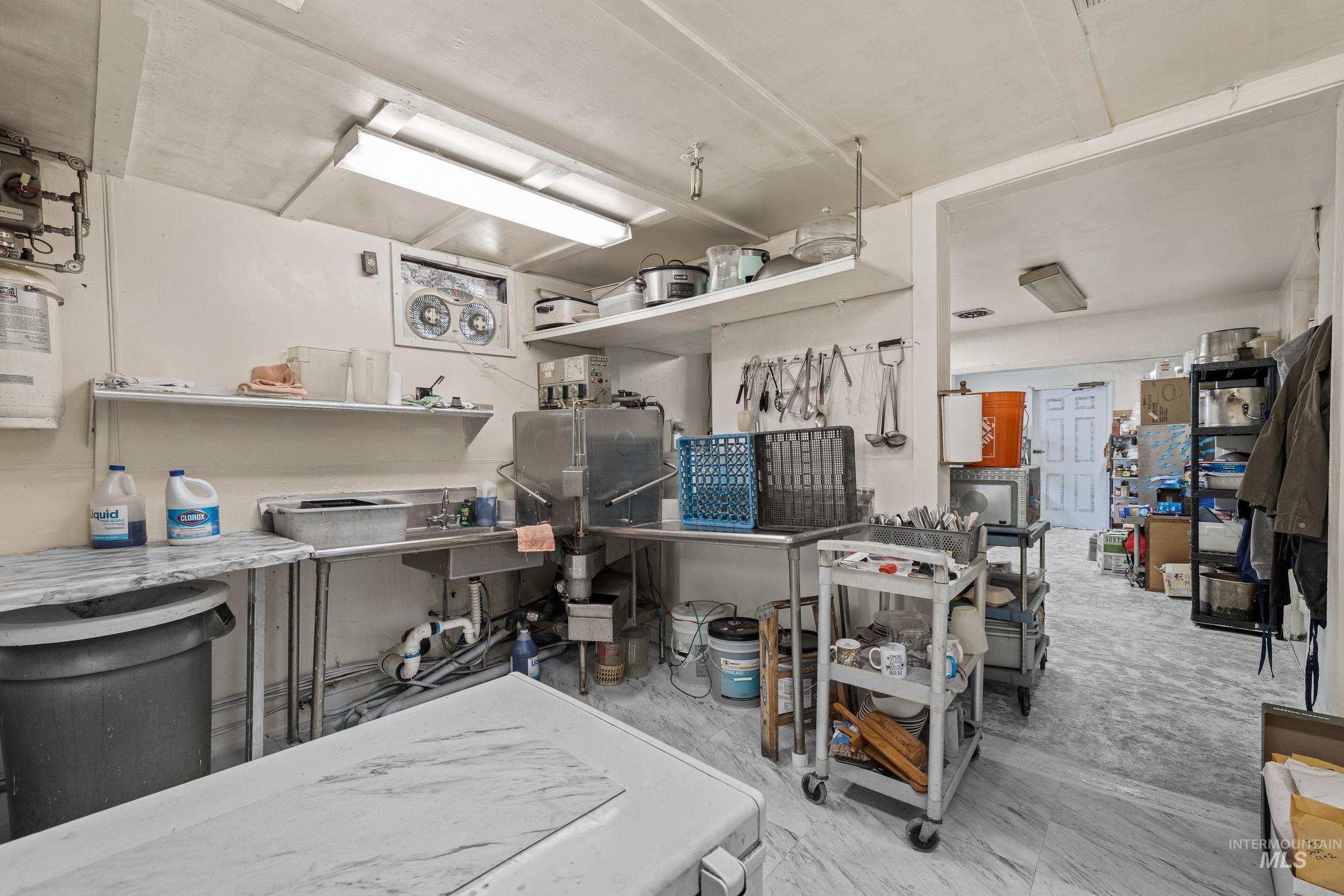 601 S Main St. Property Photo 9