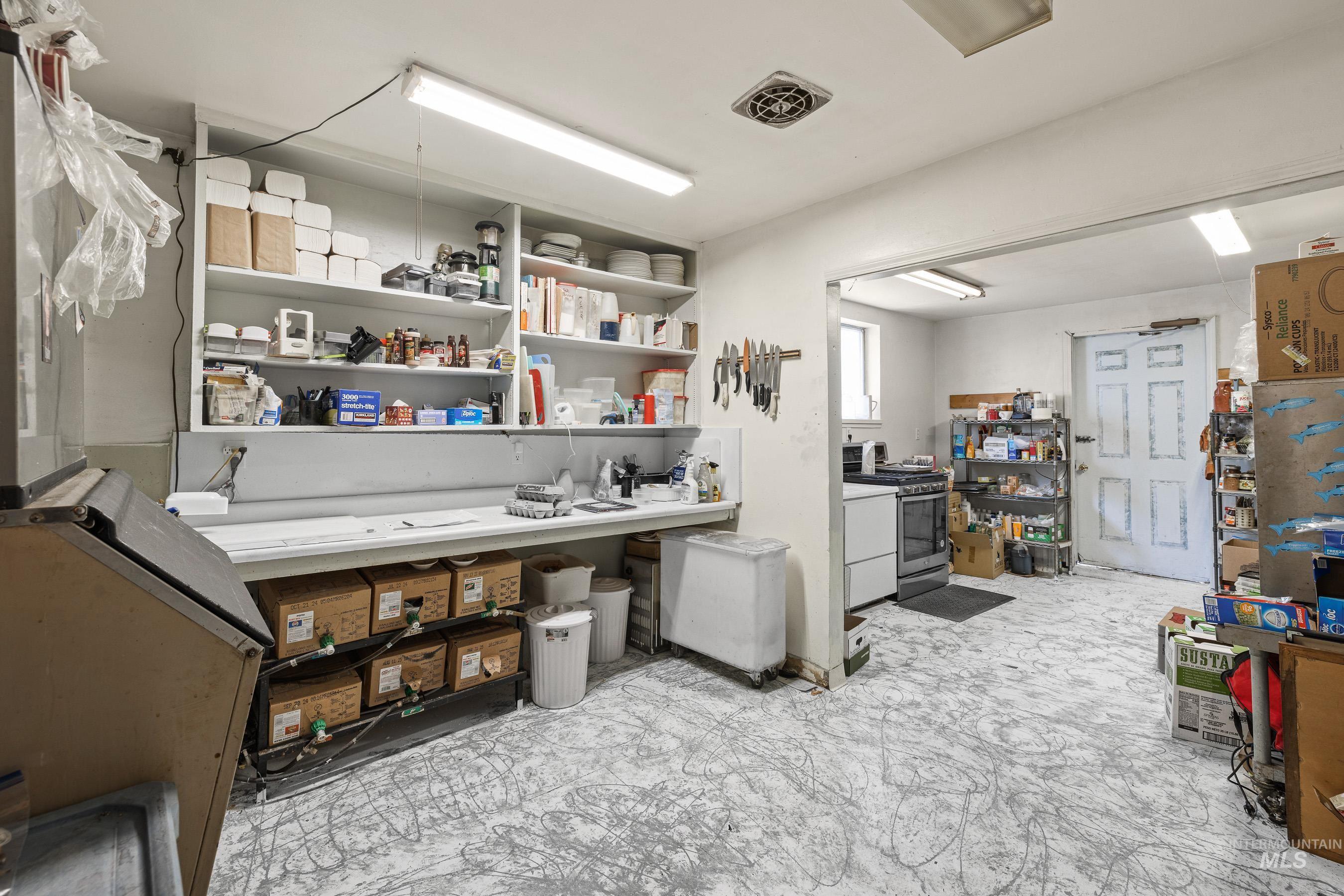 601 S Main St. Property Photo 10