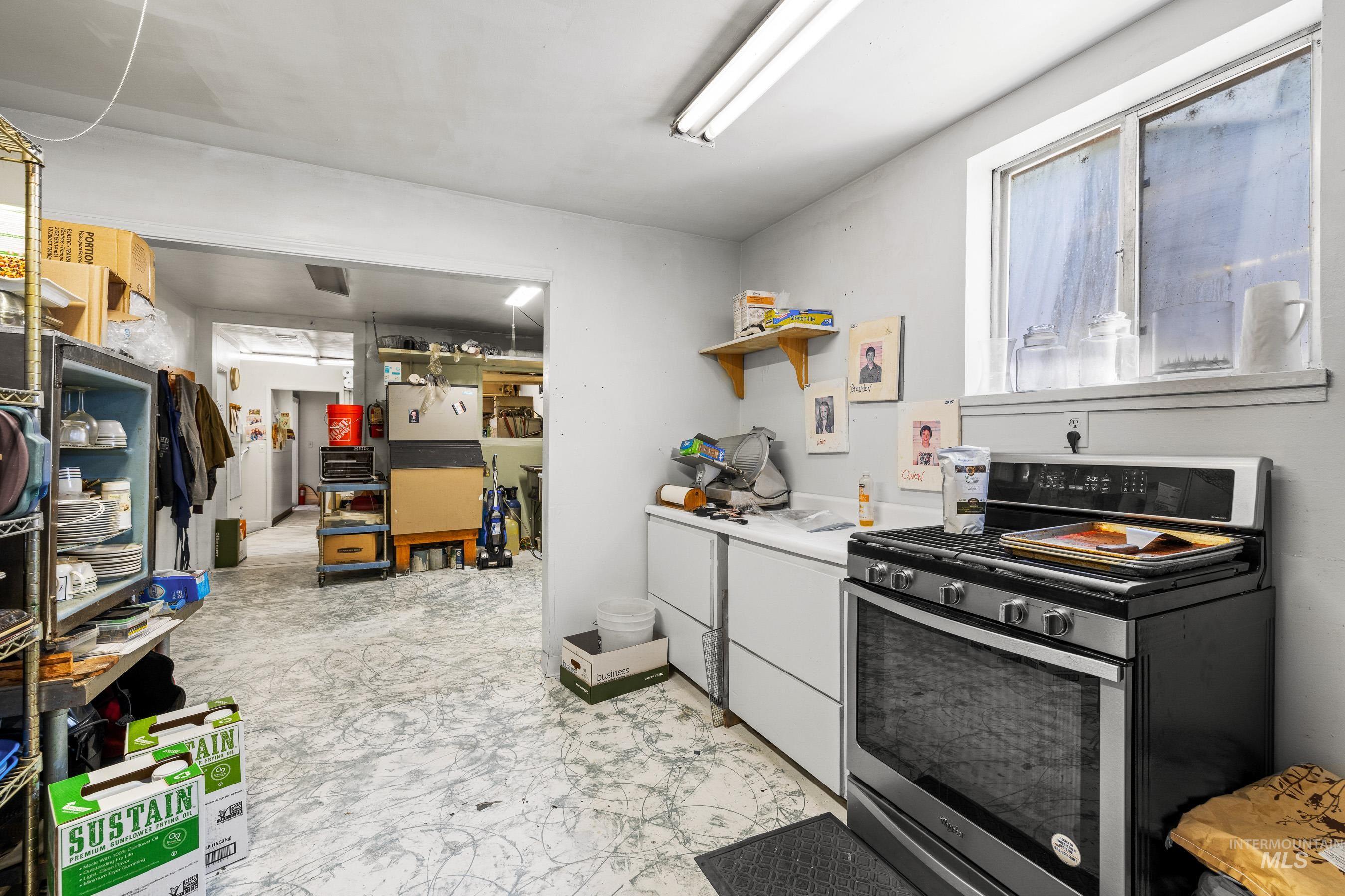 601 S Main St. Property Photo 11