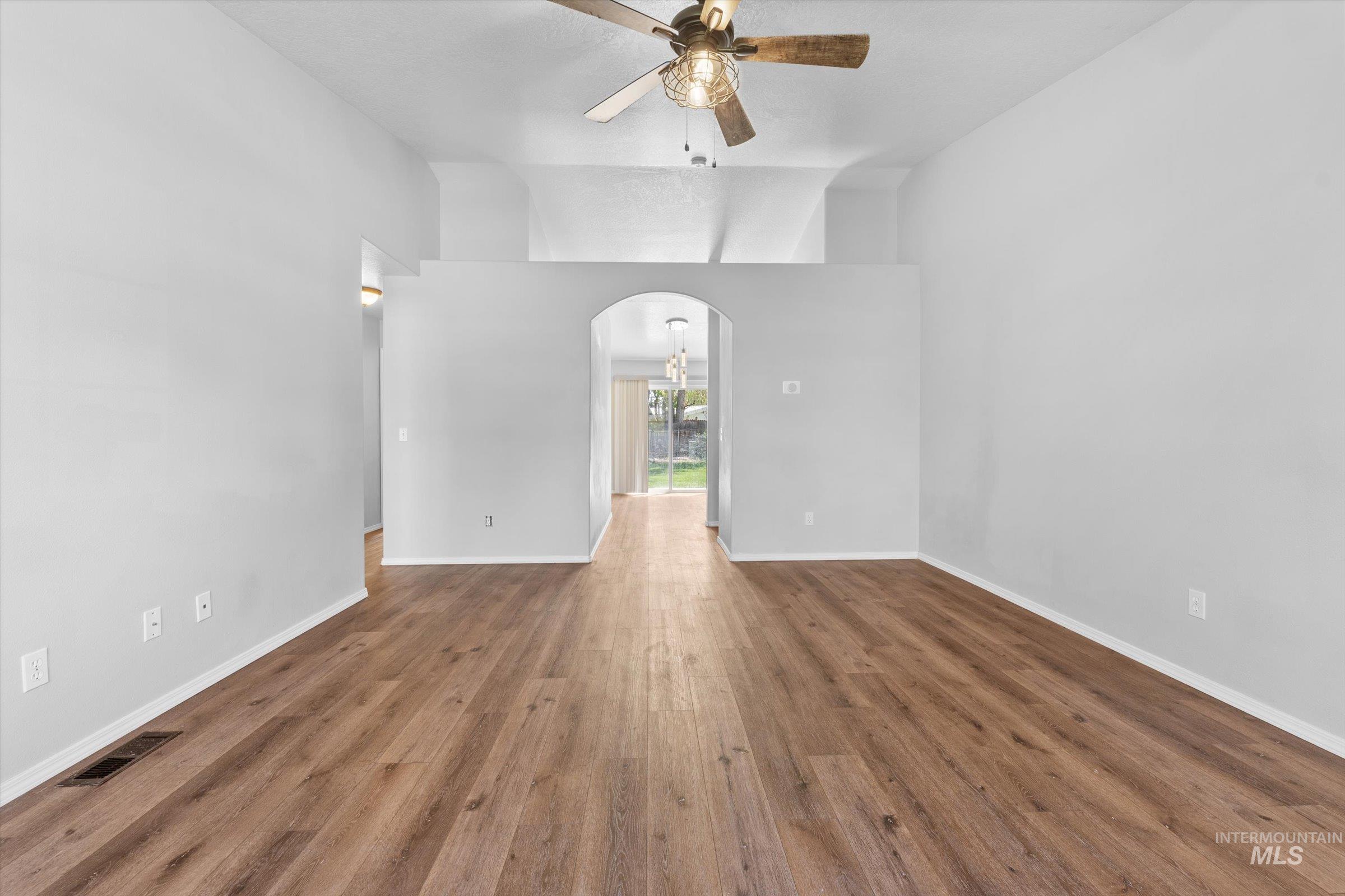 302 Quail Cove Circle Property Photo 5