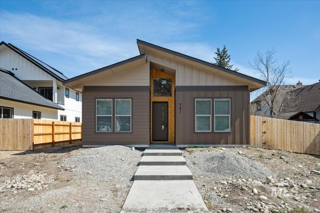 701 N 2nd Ave Property Photo