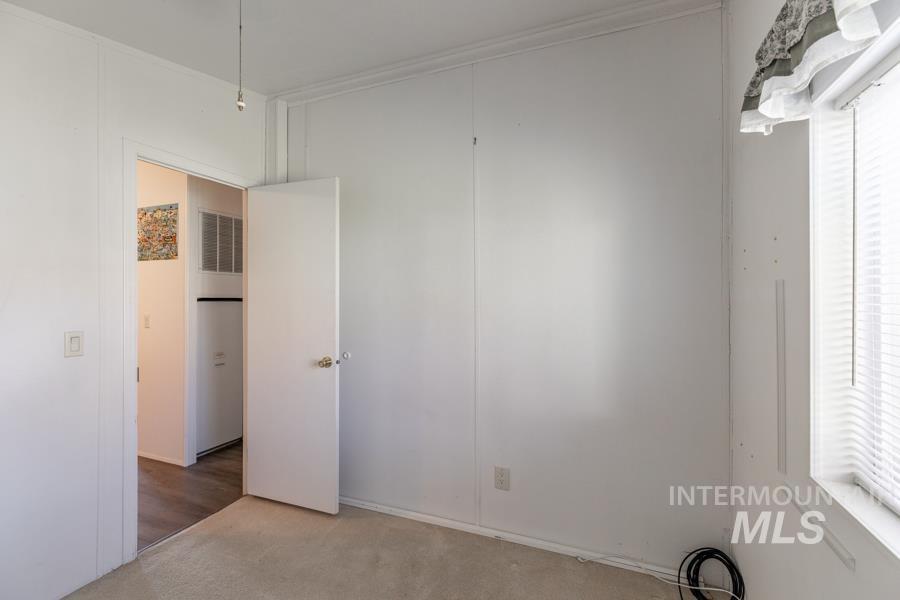 411 N Almon Property Photo 18
