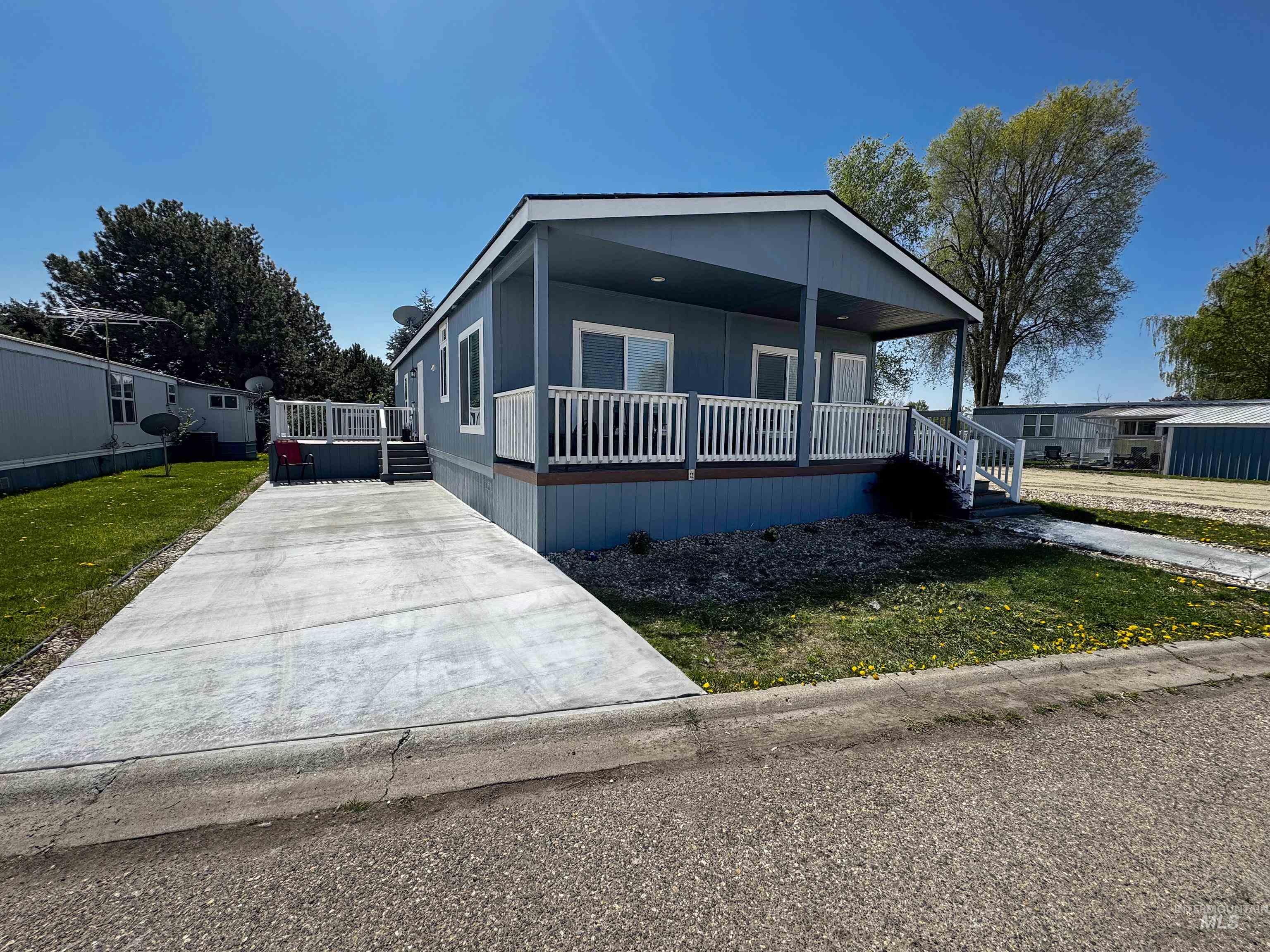 1500 W 7th St Property Photo
