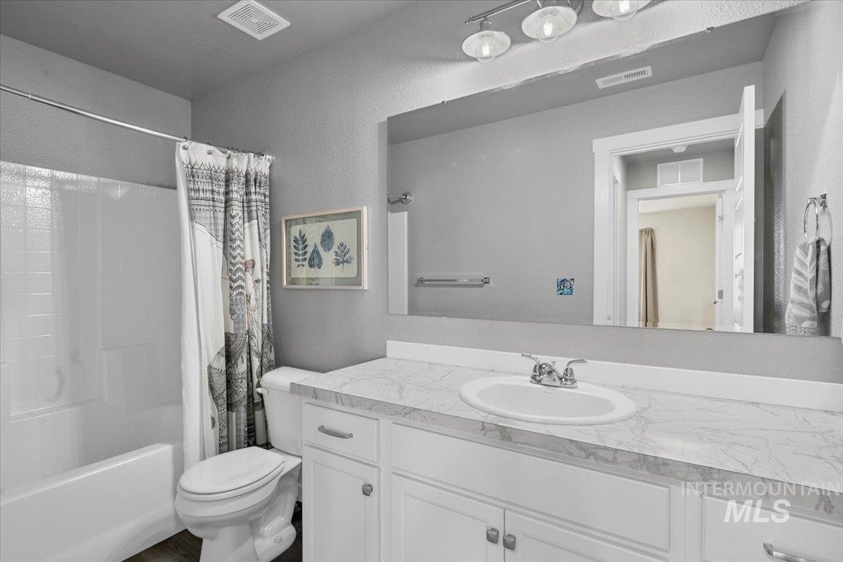 1055 E Ionia Dr. Property Photo 36