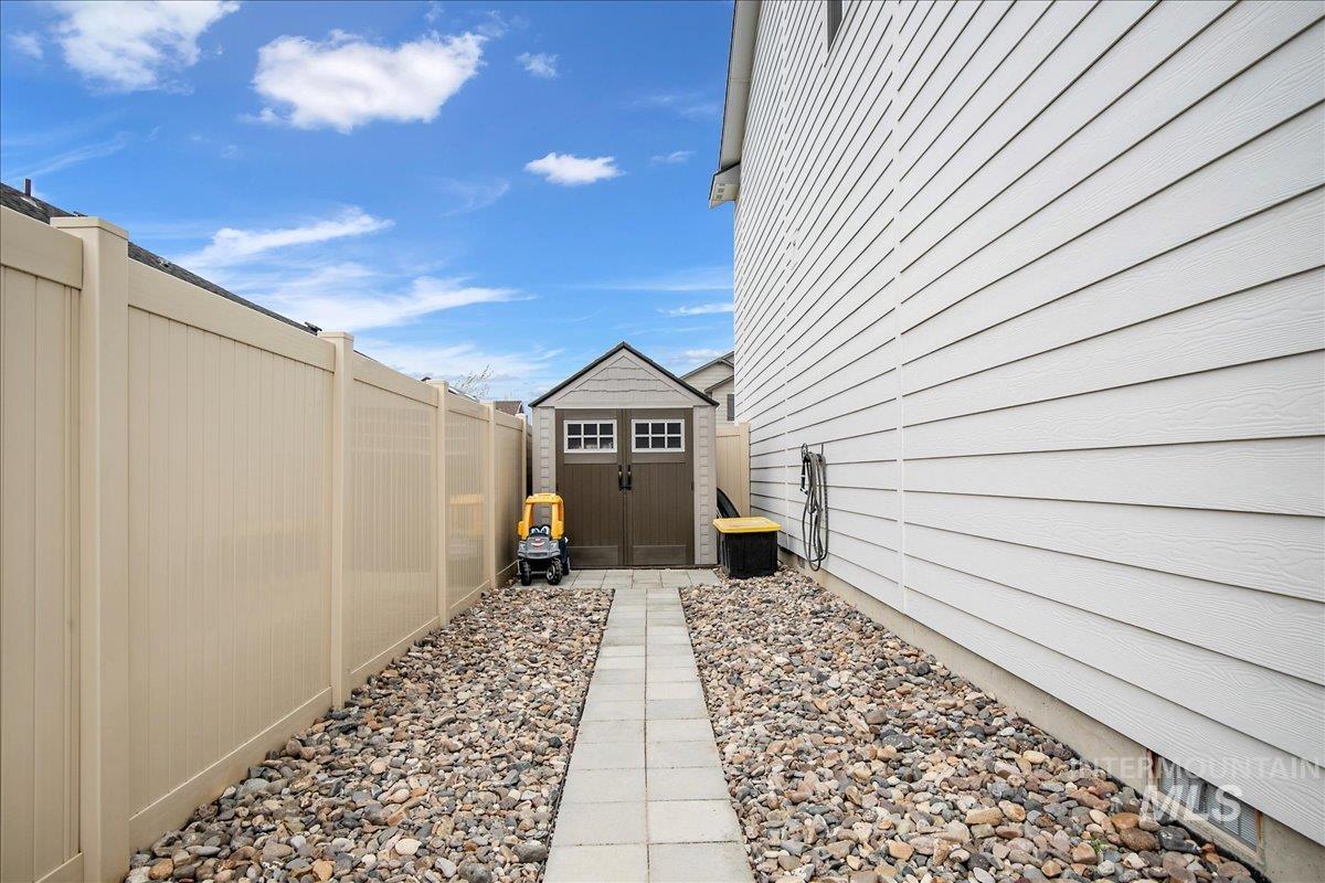 1055 E Ionia Dr. Property Photo 37