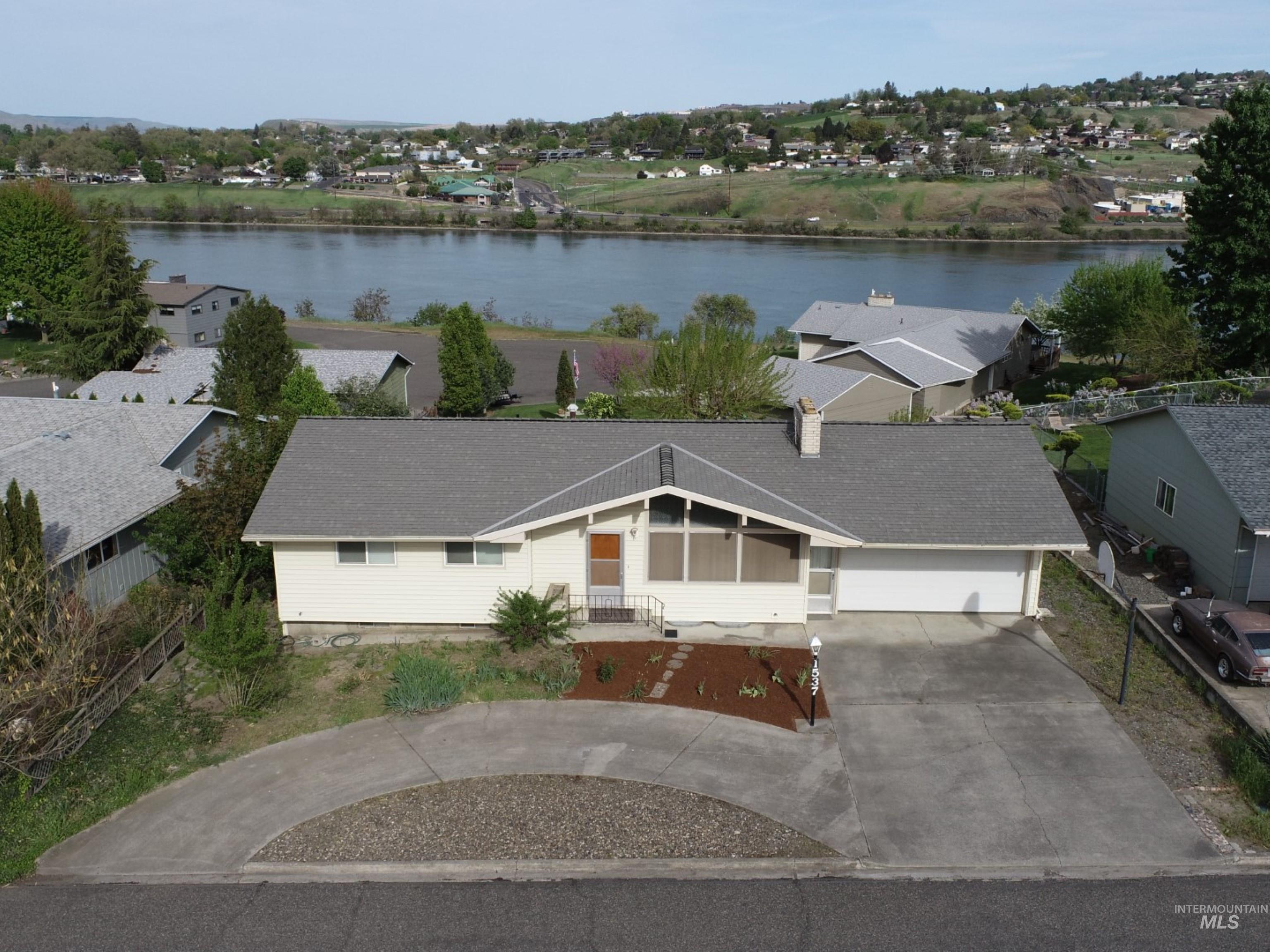 1537 Lydon Court Property Photo