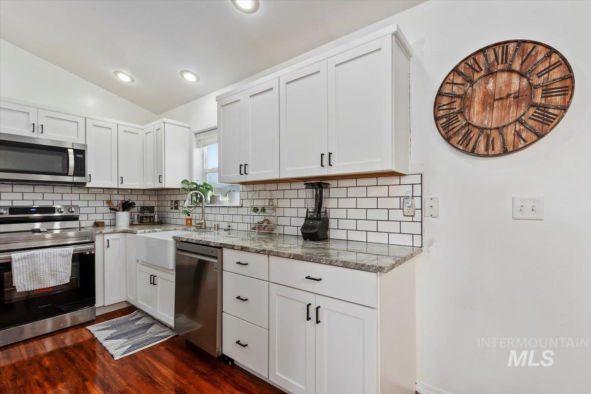 1064 Arrow Wood Court Property Photo 7