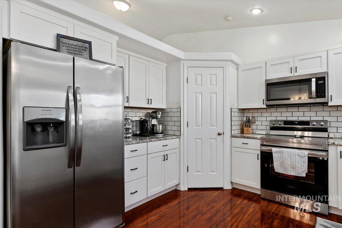 1064 Arrow Wood Court Property Photo 8