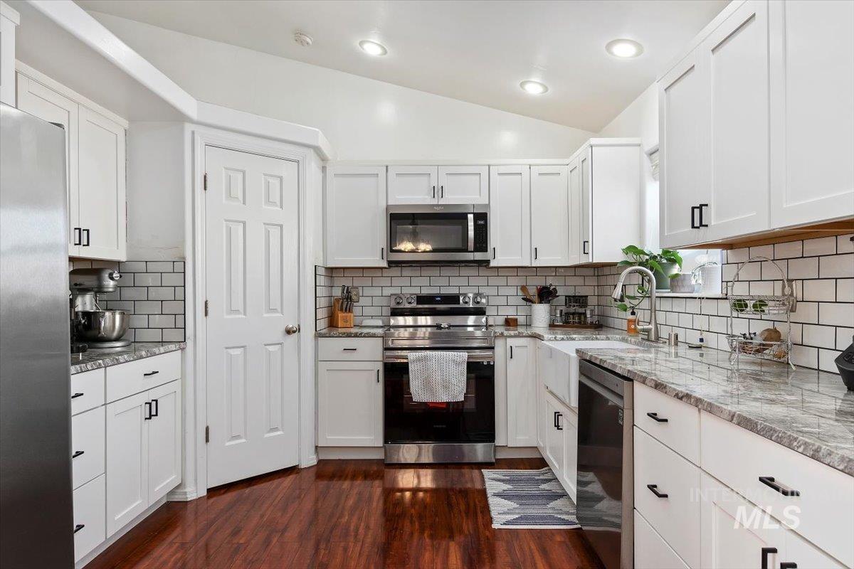 1064 Arrow Wood Court Property Photo 11