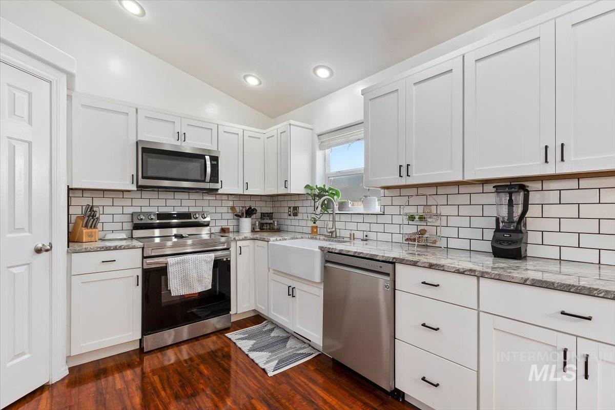 1064 Arrow Wood Court Property Photo 13