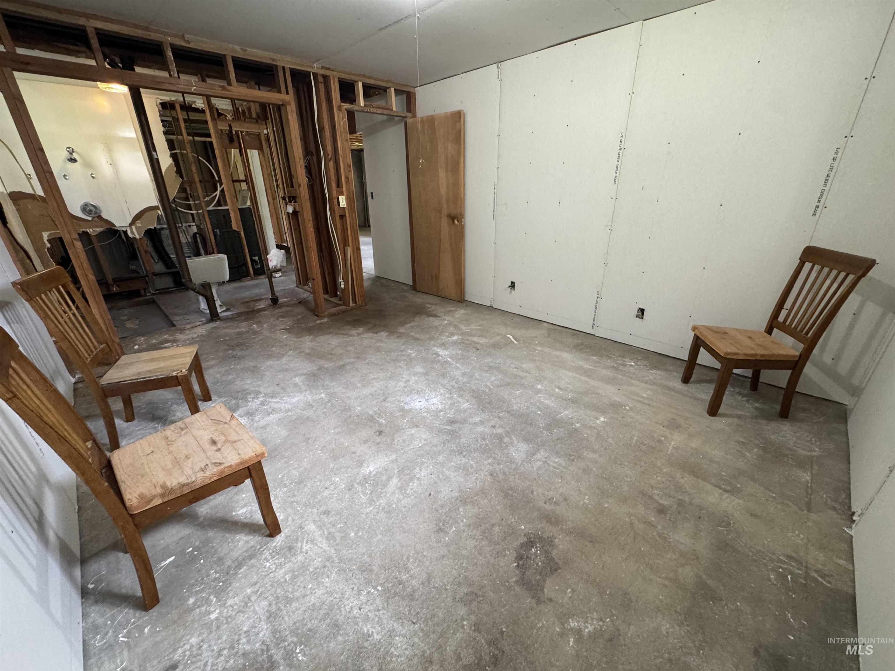 250 Hill Rd Duplex Property Photo 25