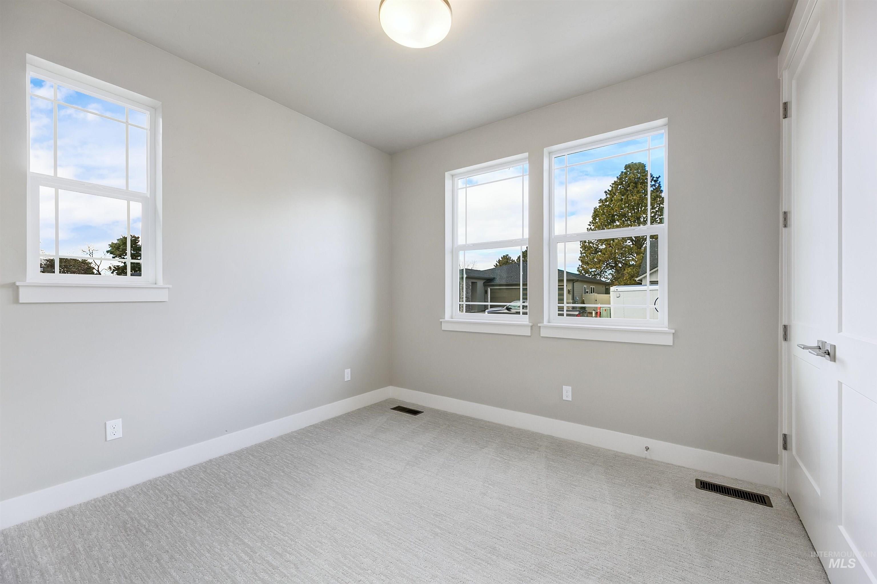 2330 E Monhegan Drive Property Photo 17