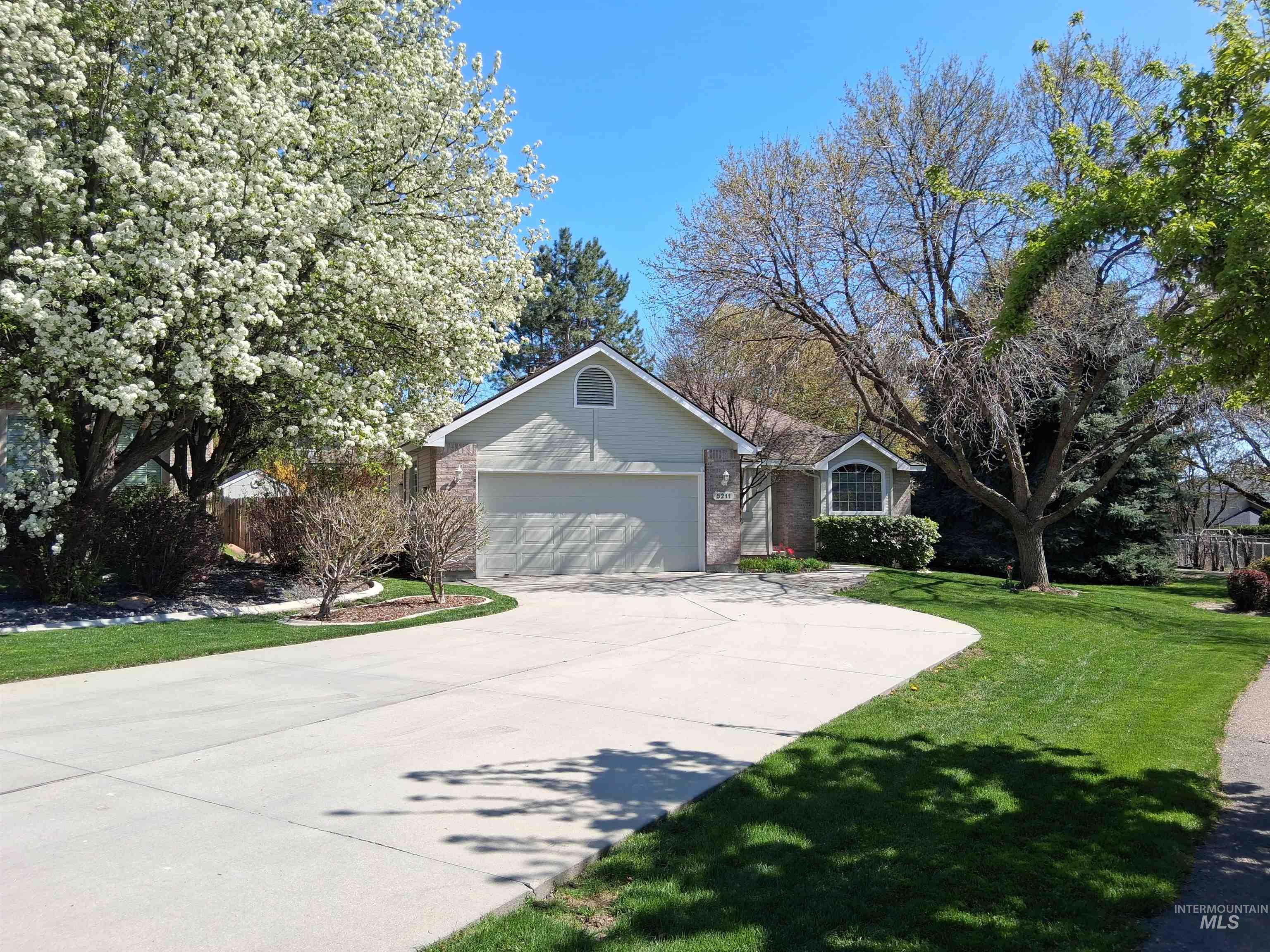 5211 W Holly Hill Dr Property Photo