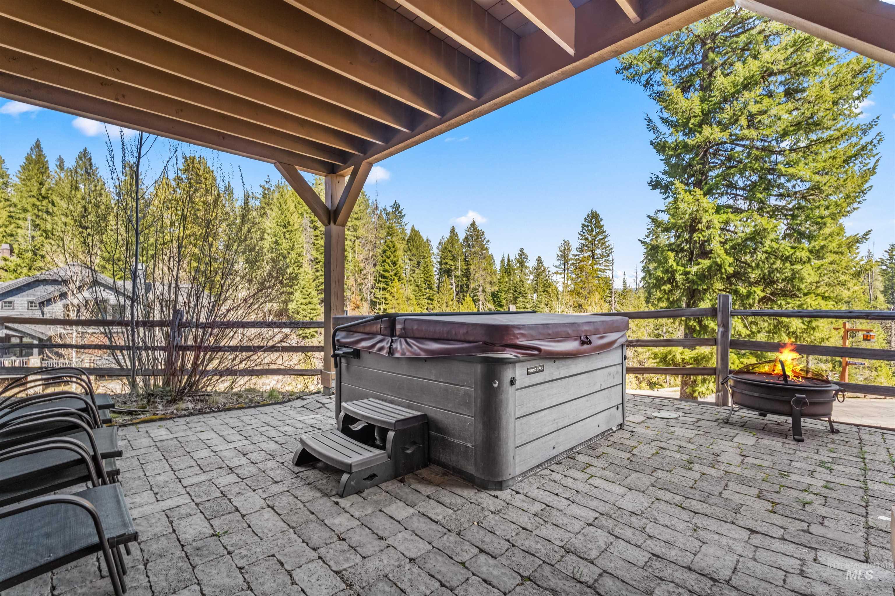 33 Golden Bench Ct Property Photo 15