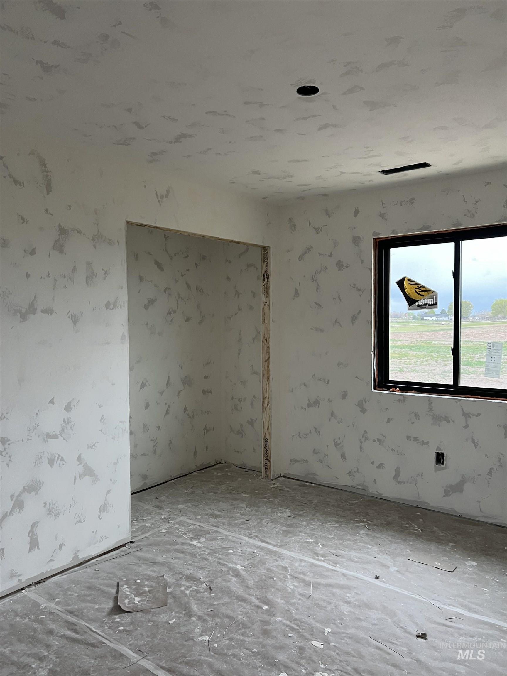 427 E 300 N Property Photo 3