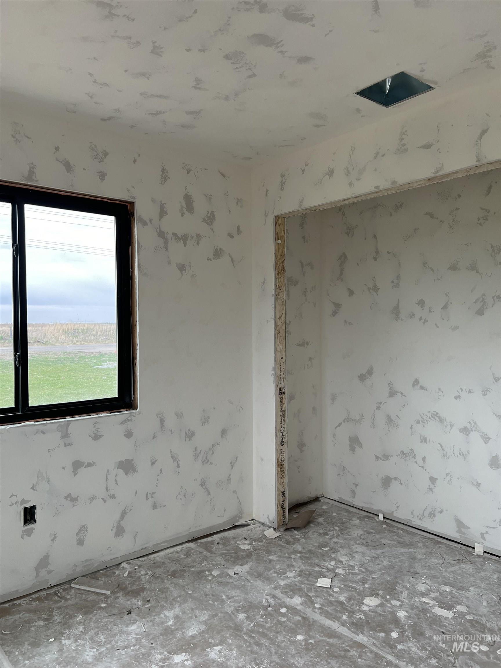 427 E 300 N Property Photo 5